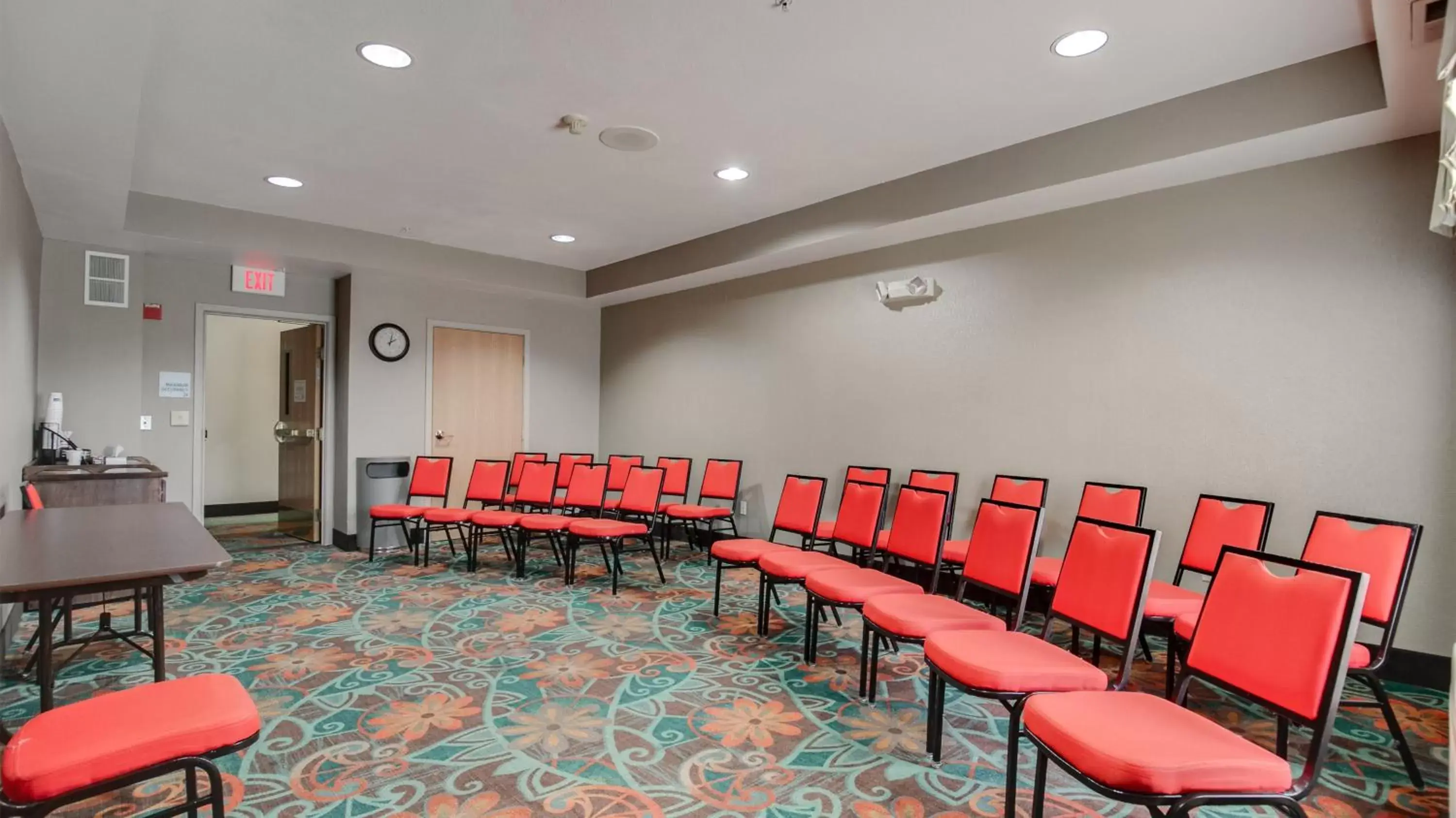 Meeting/conference room in Holiday Inn Express and Suites St. Cloud, an IHG Hotel