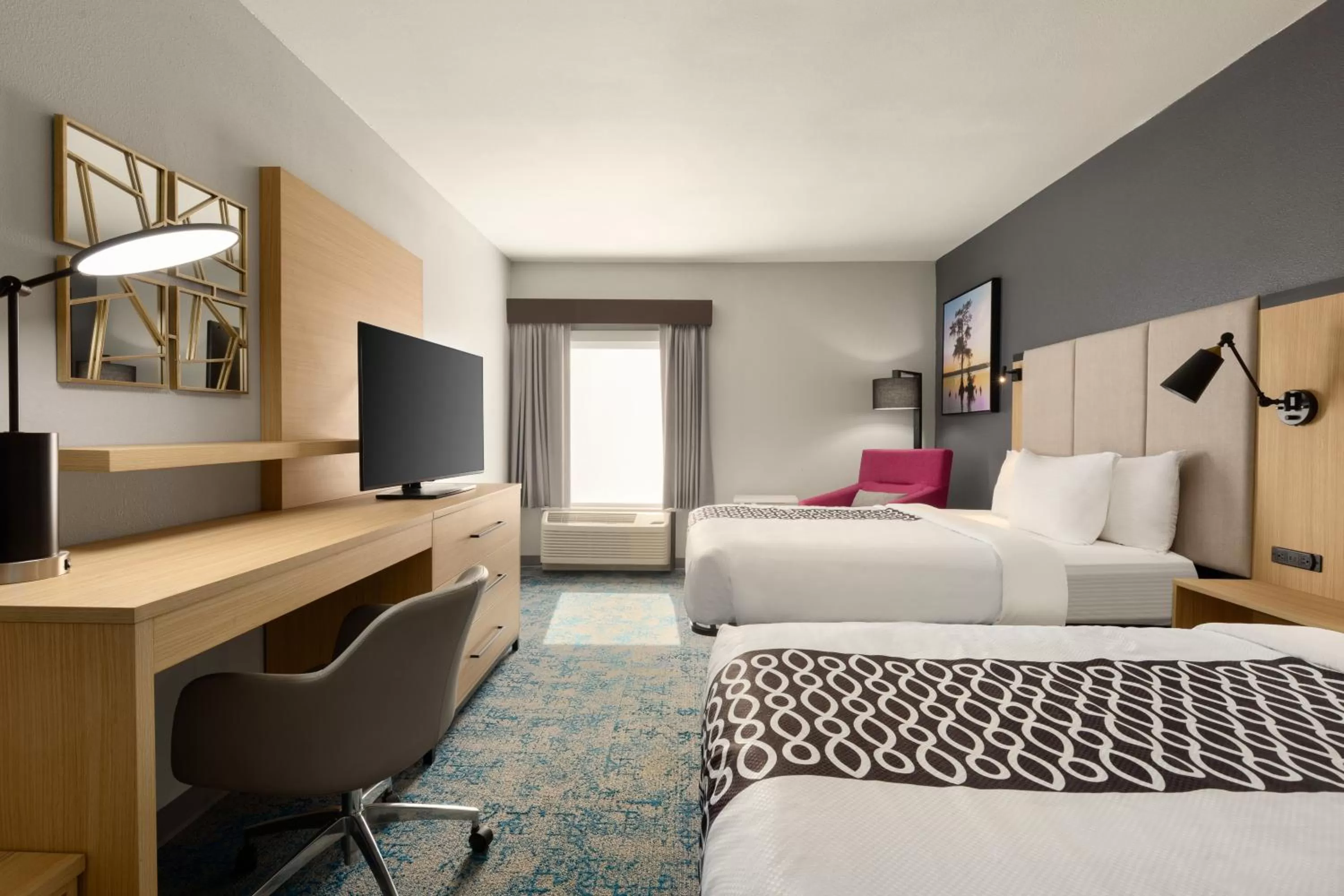 TV and multimedia, Bed in La Quinta Inn & Suites by Wyndham Selma/Smithfield I-95