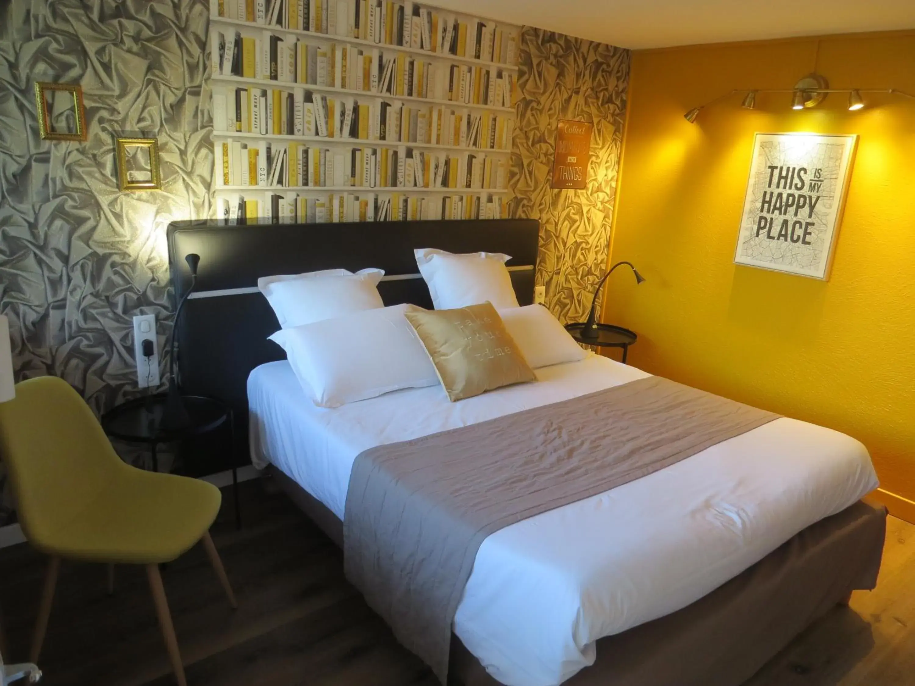 Photo of the whole room in Hôtel Kyriad Cap Sud Photo of the whole room in Hôtel Kyriad Cap Sud