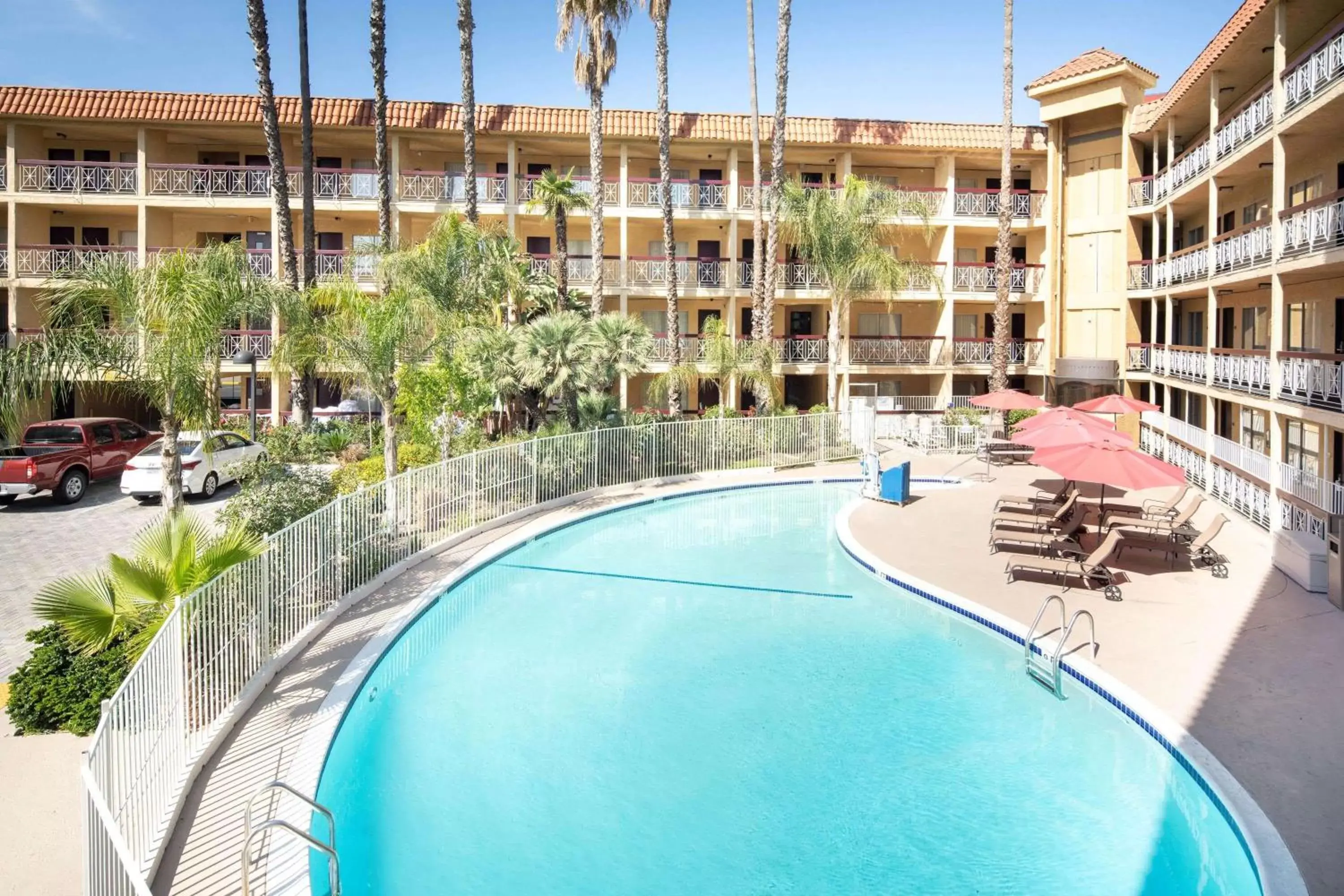 On site, Pool View in Ramada by Wyndham Burbank Airport