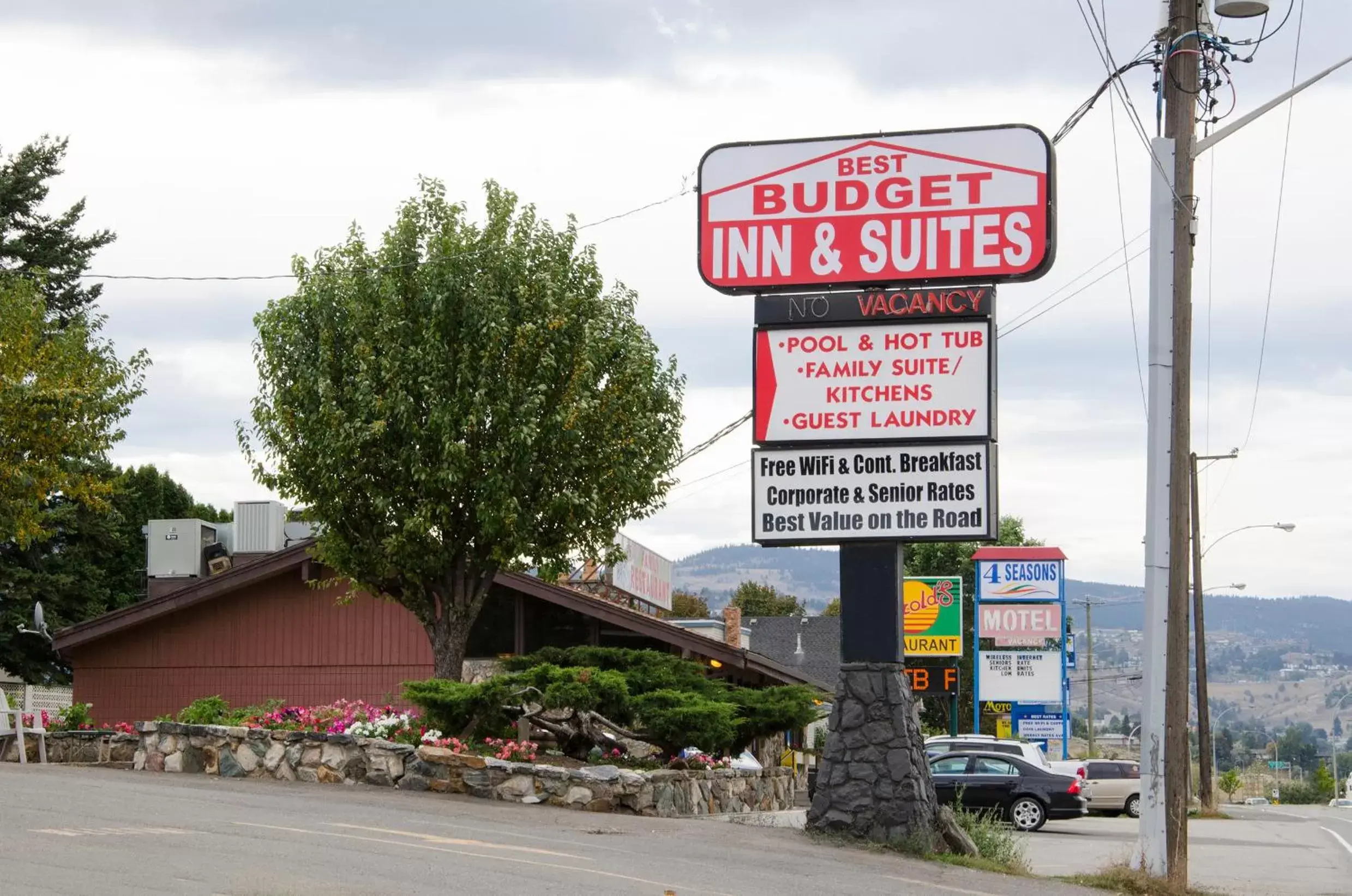 Day, Property Logo/Sign in Best Budget Inn & Suites Kamloops