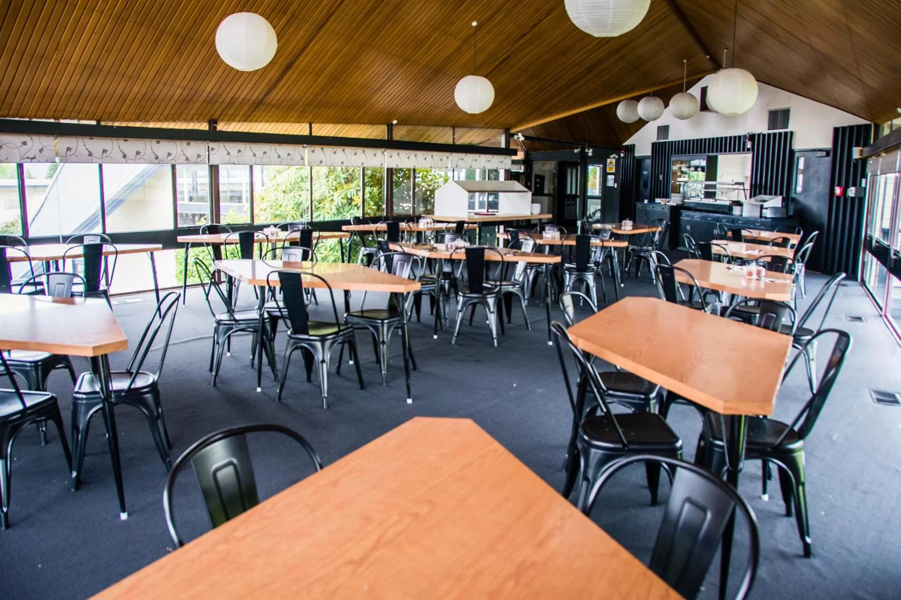 Restaurant/places to eat in Fiordland Hotel