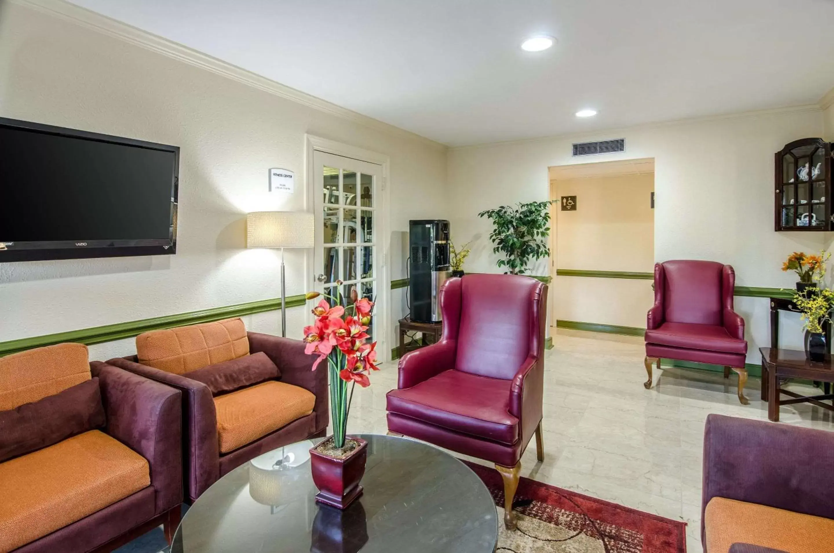 Lobby or reception, Seating Area in Quality Inn Tanglewood