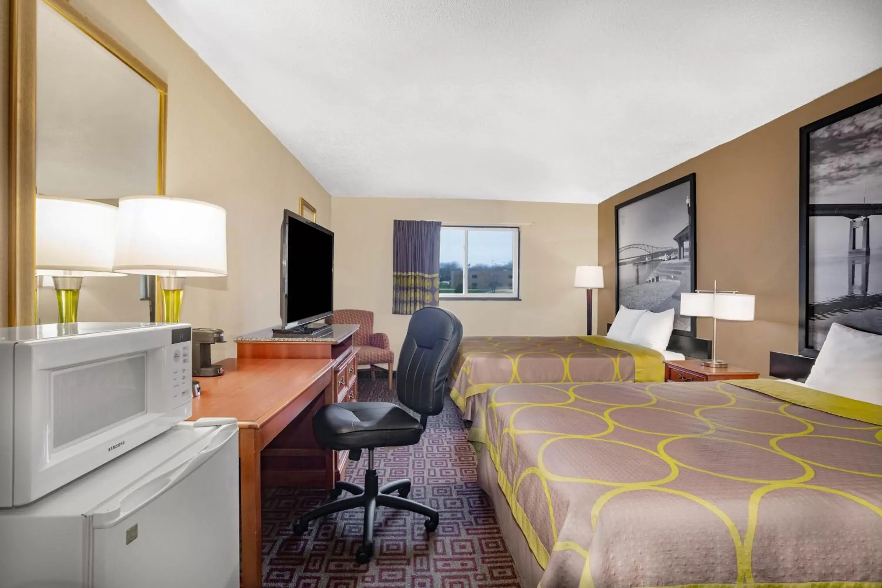 Photo of the whole room in Super 8 by Wyndham Fort Madison