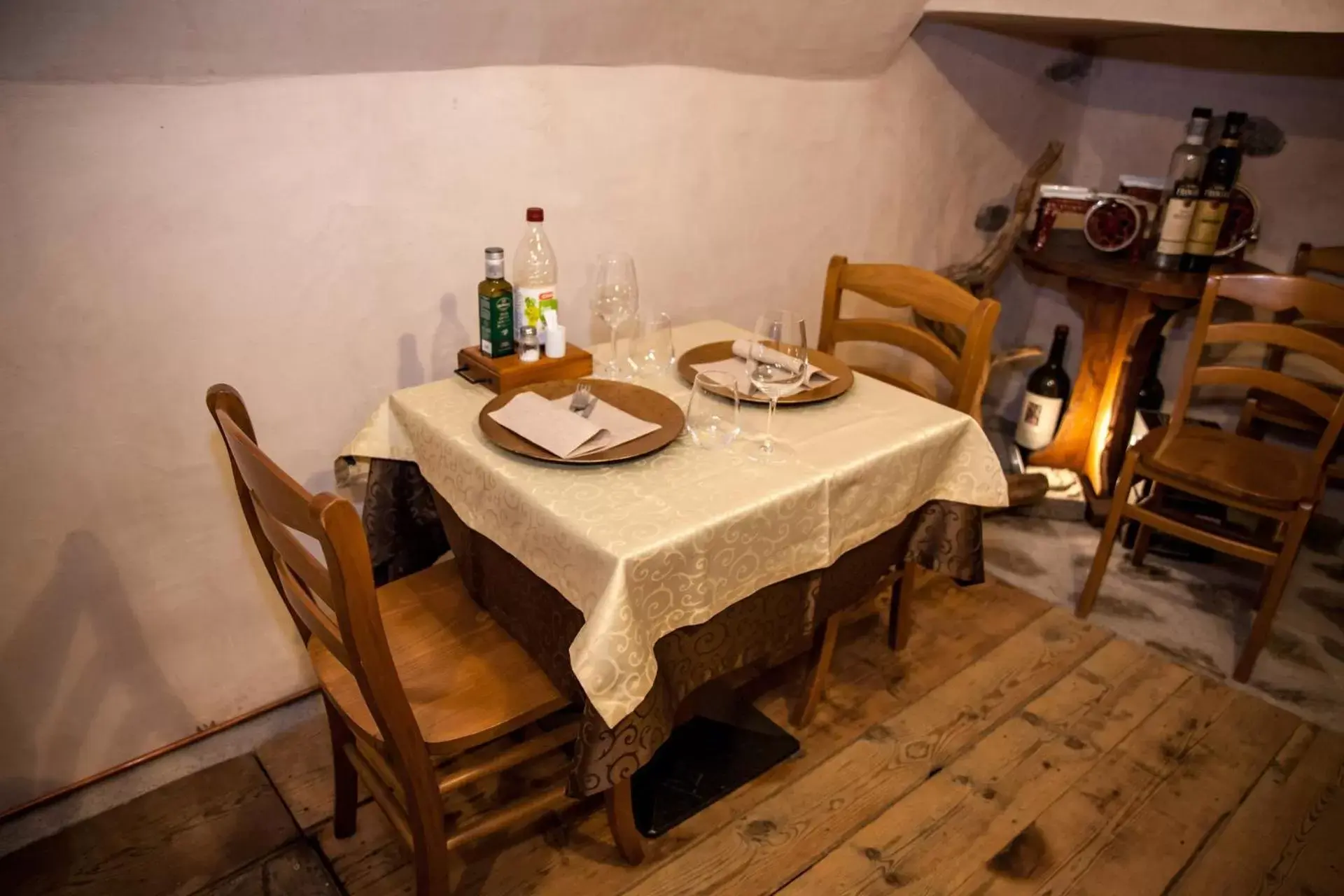 Restaurant/places to eat, Dining Area in Hotel Garni Le Corti