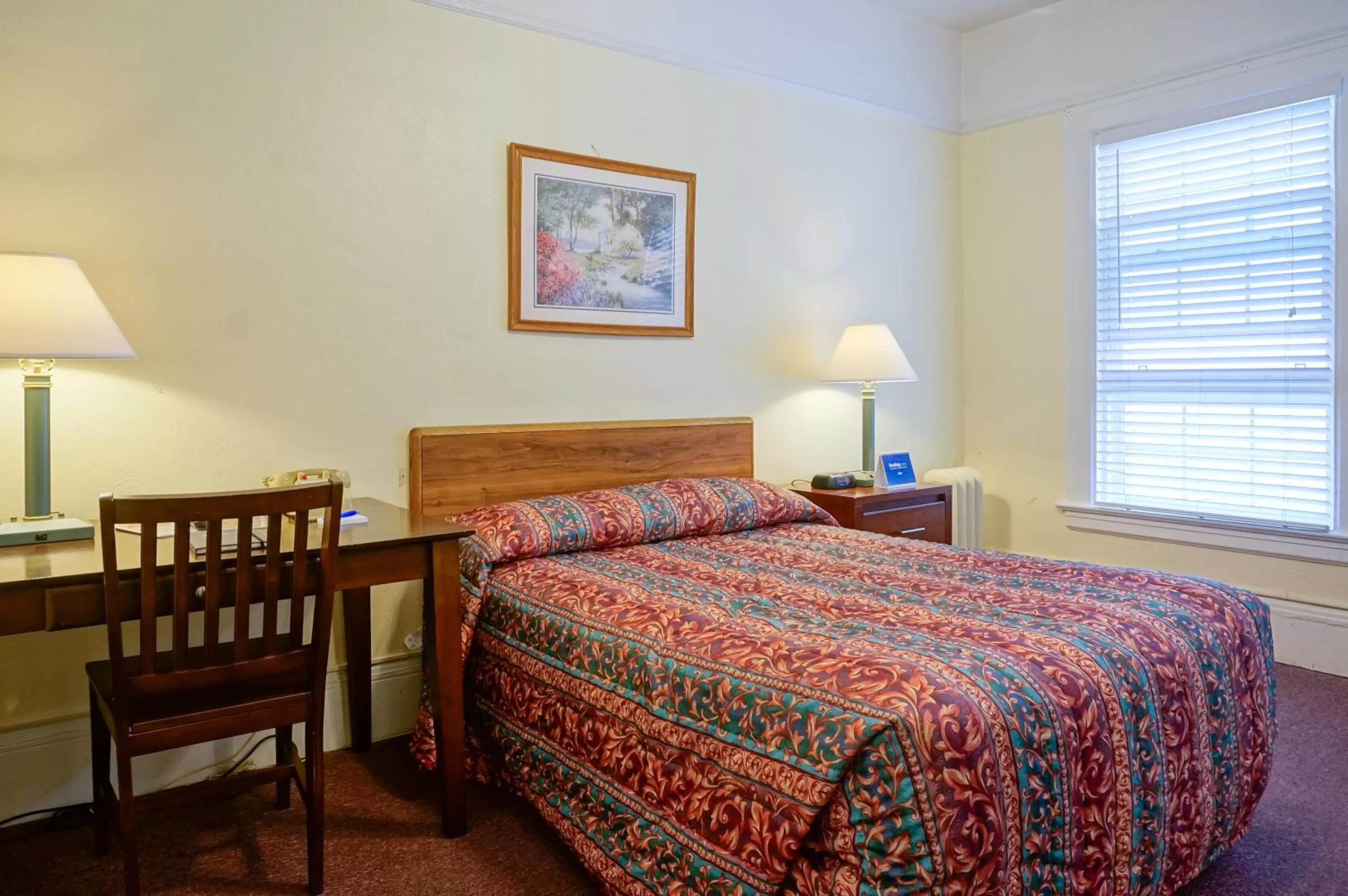 Photo of the whole room, Bed in Grant Hotel