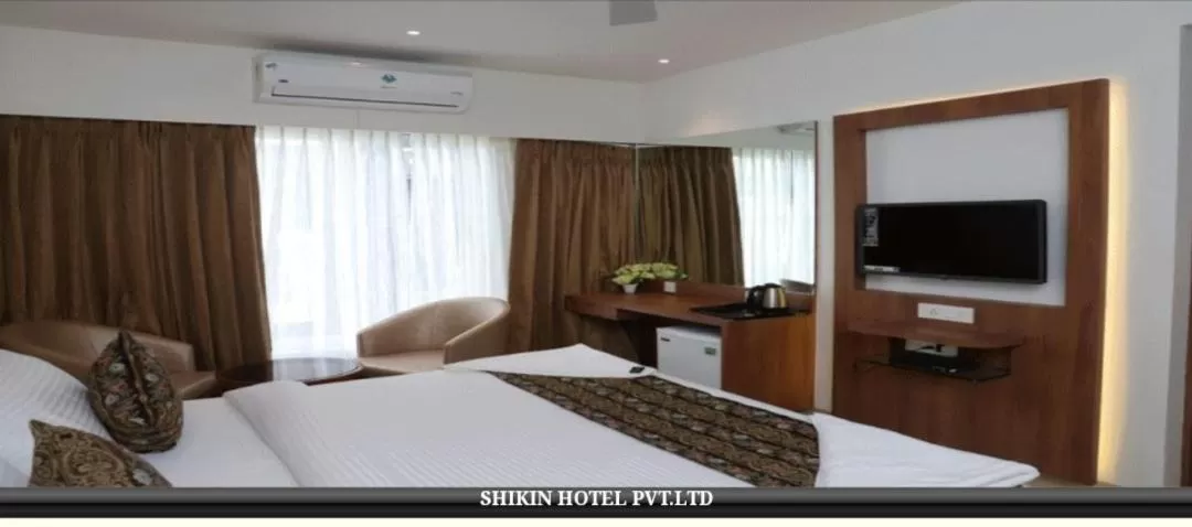 TV/Entertainment Center in Shikin Hotels (Close to Palm Beach Road)