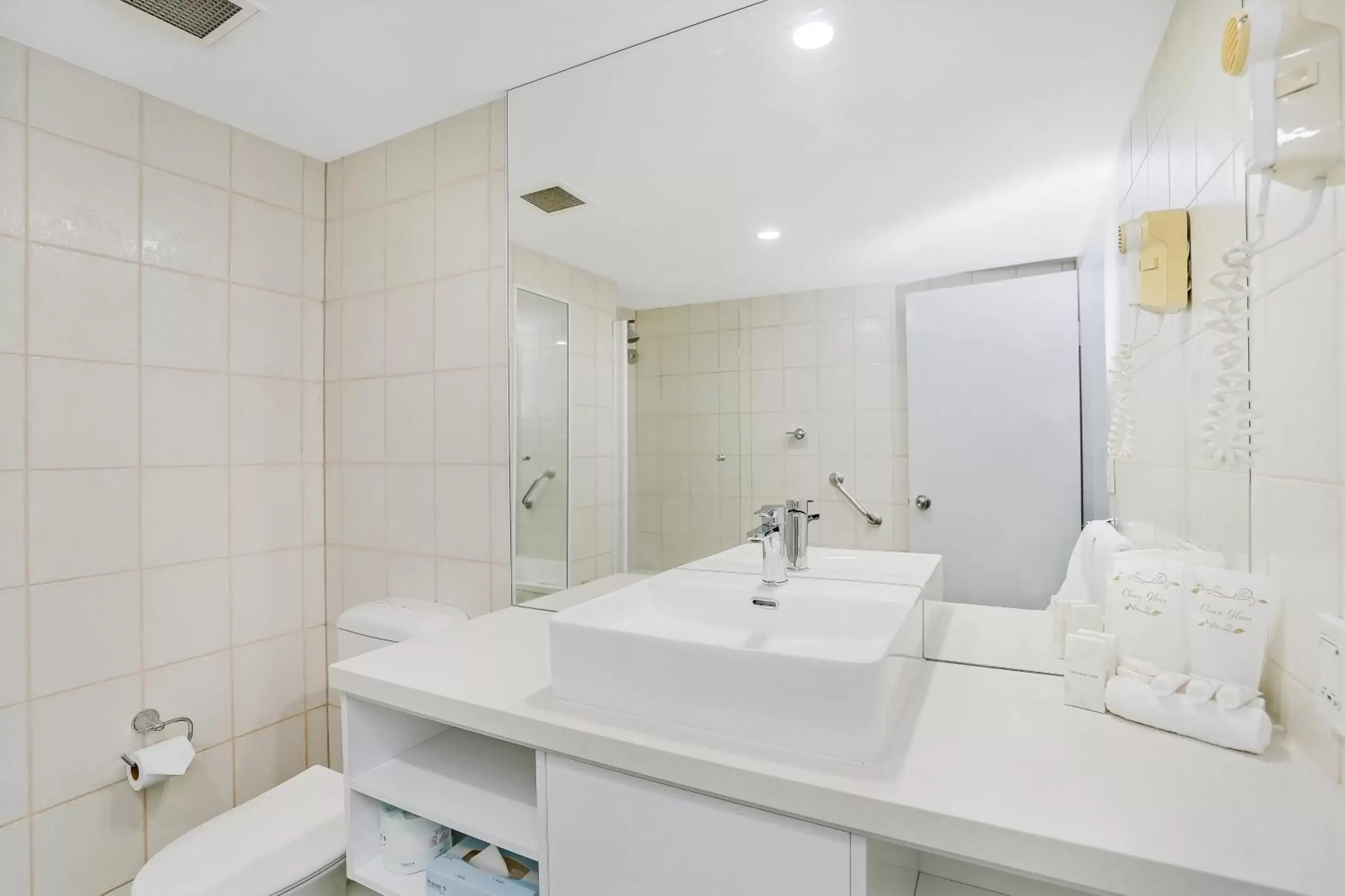 Shower, Bathroom in Cairns Sheridan Hotel