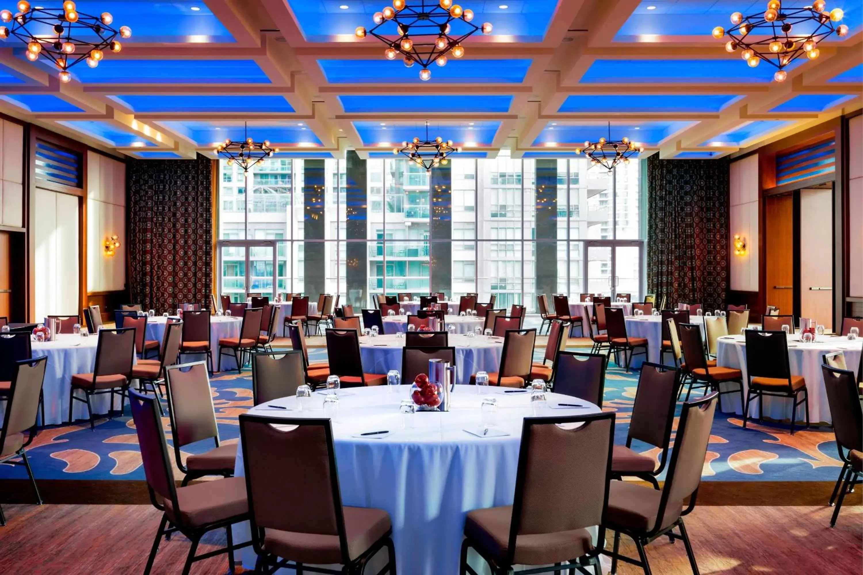 Meeting/conference room, Restaurant/Places to Eat in Delta Hotels by Marriott Toronto