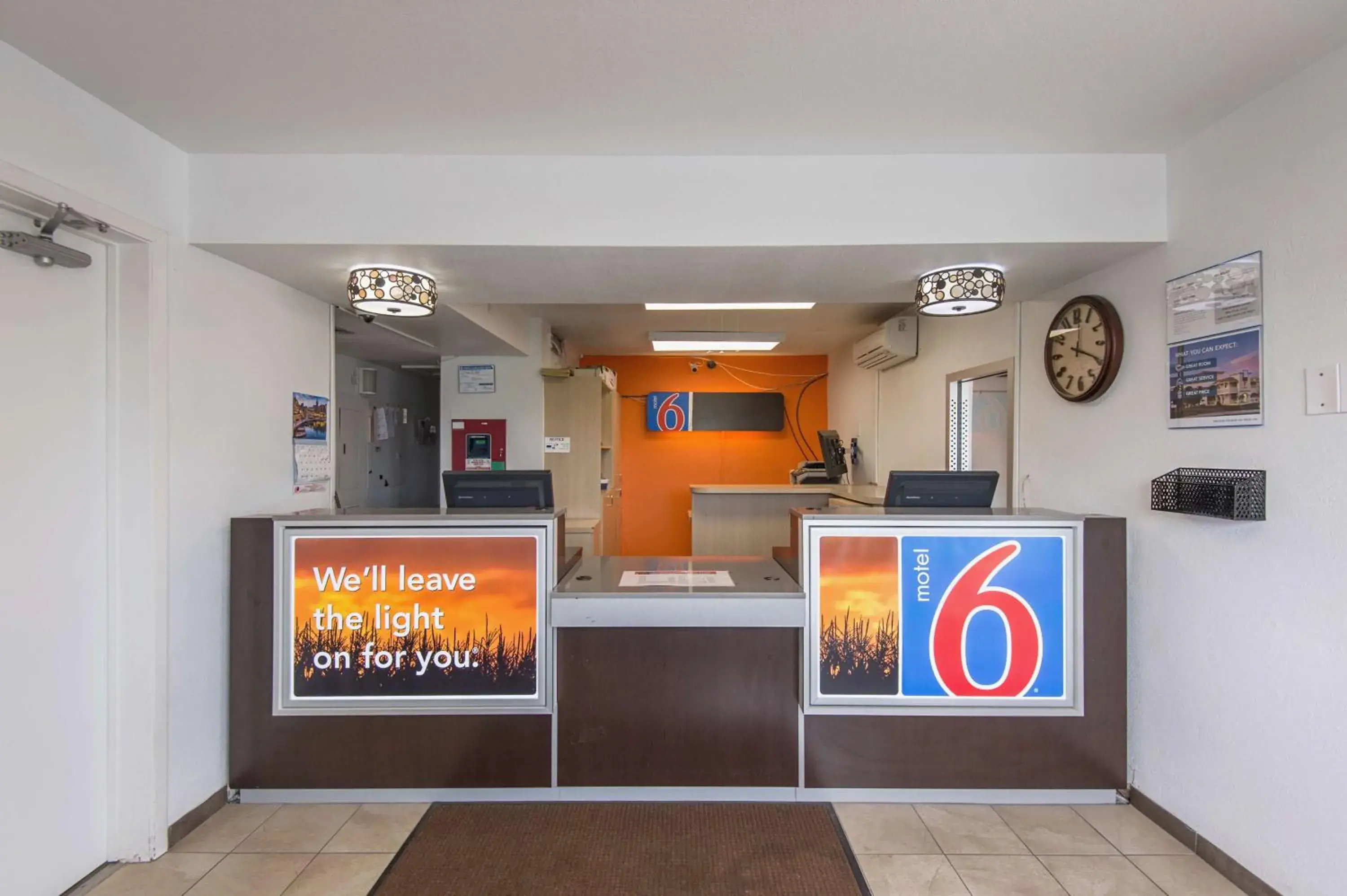 Lobby or reception in Motel 6 Kansas City, MO - Airport Lobby or reception in Motel 6 Kansas City, MO - Airport