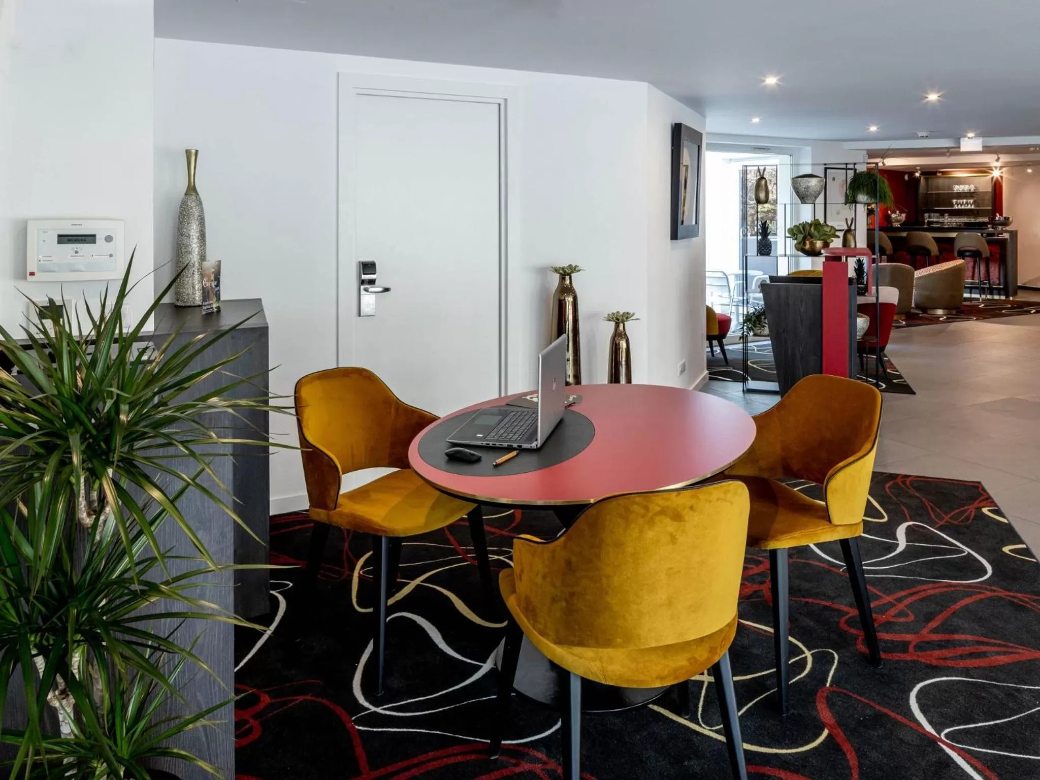 Lobby or reception in Hôtel Garrigae Villa La Florangerie - SPA & Piscine