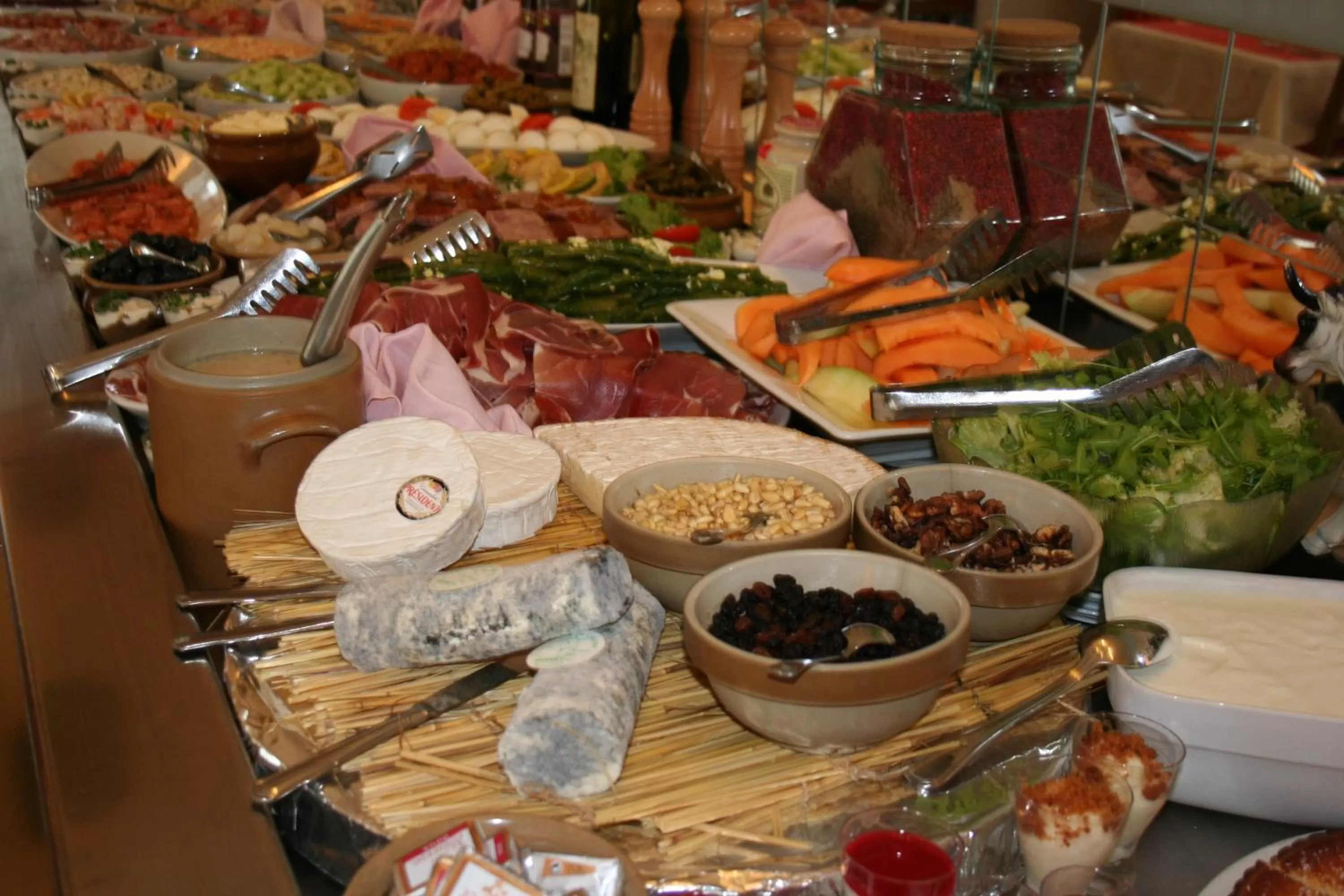 Food and drinks in Logis Hôtel - Le Relais du Parisis