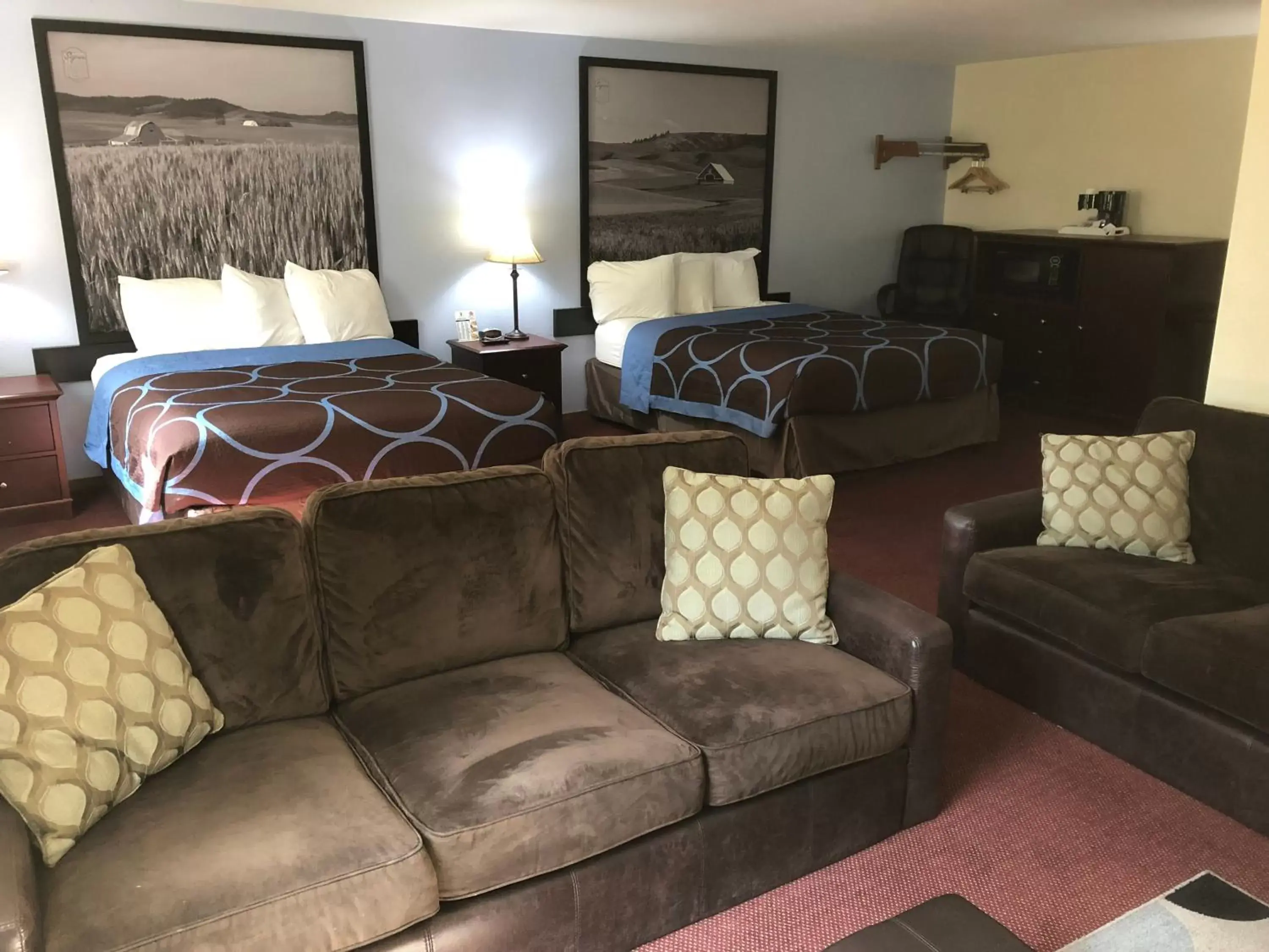 Living room, Seating Area in Super 8 by Wyndham Lewiston