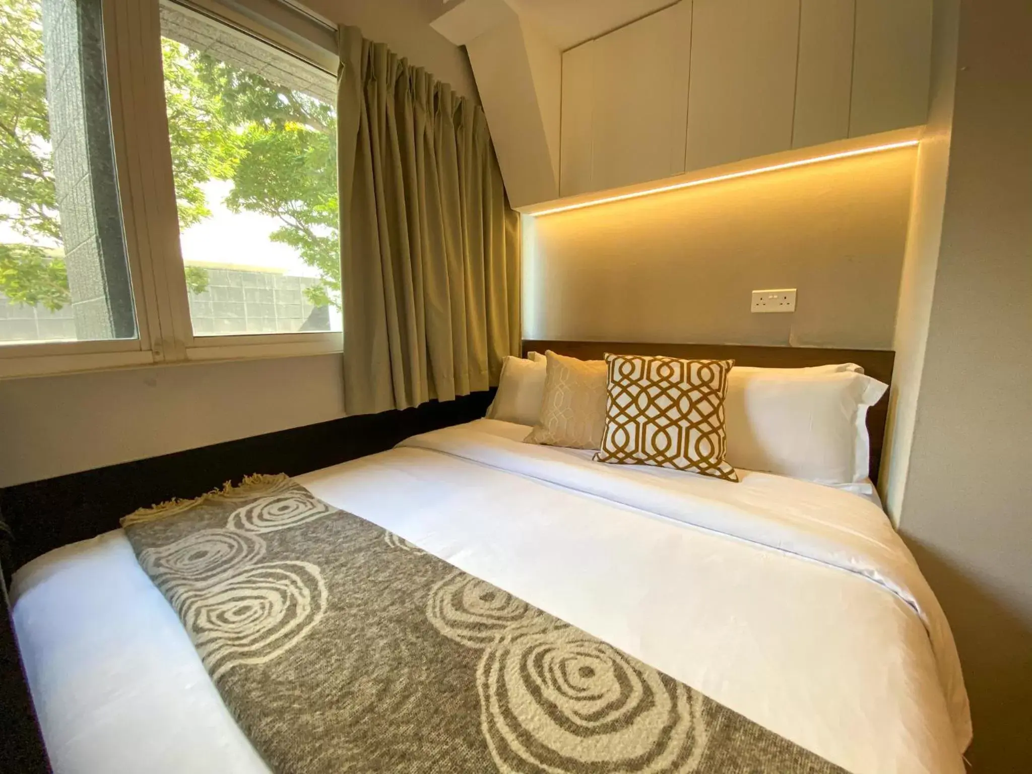 Bed in ST Signature Bugis Beach, DAYUSE, 8-9 Hours, check in 8AM or 11AM