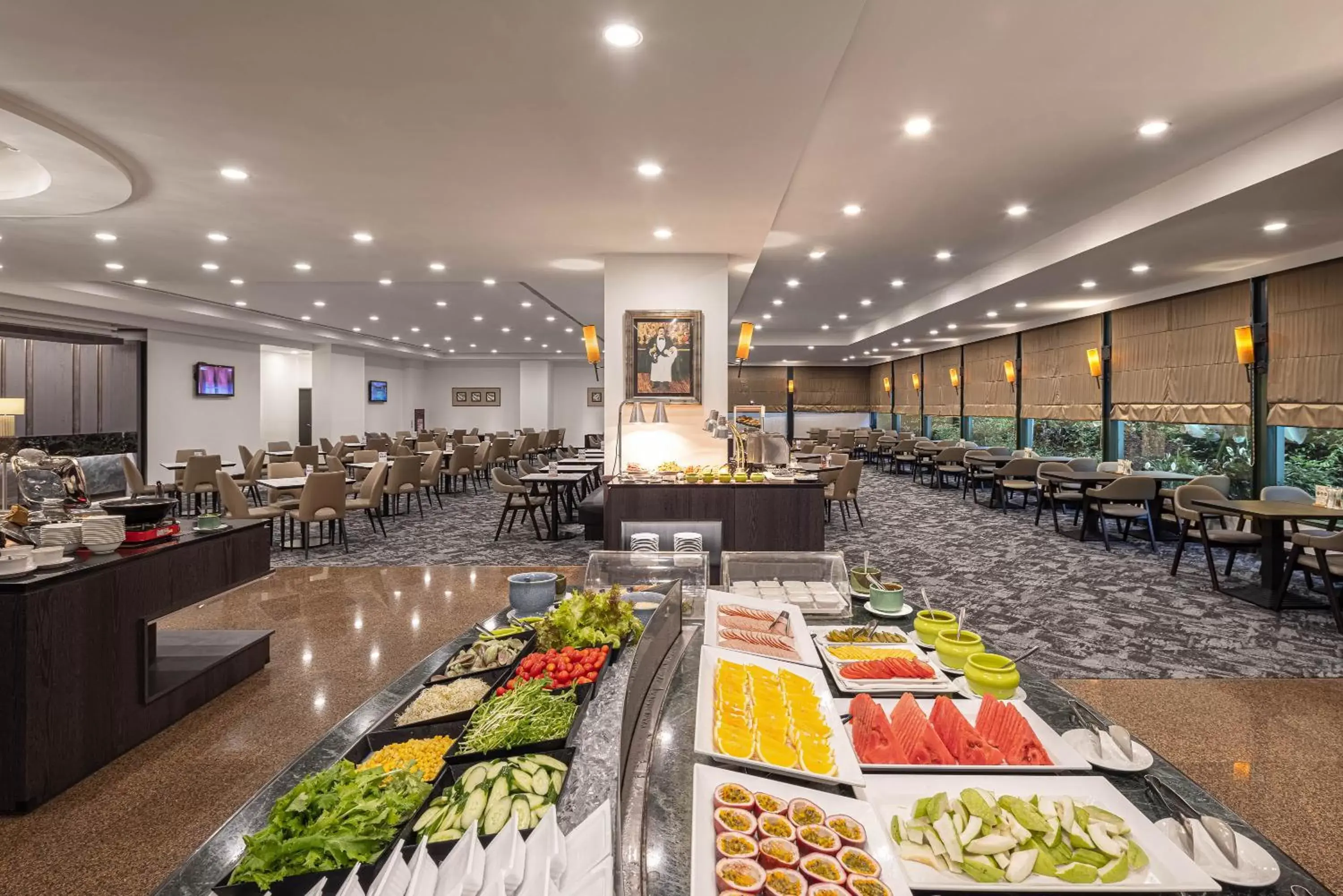 Restaurant/Places to Eat in Lakeshore Hotel Metropolis