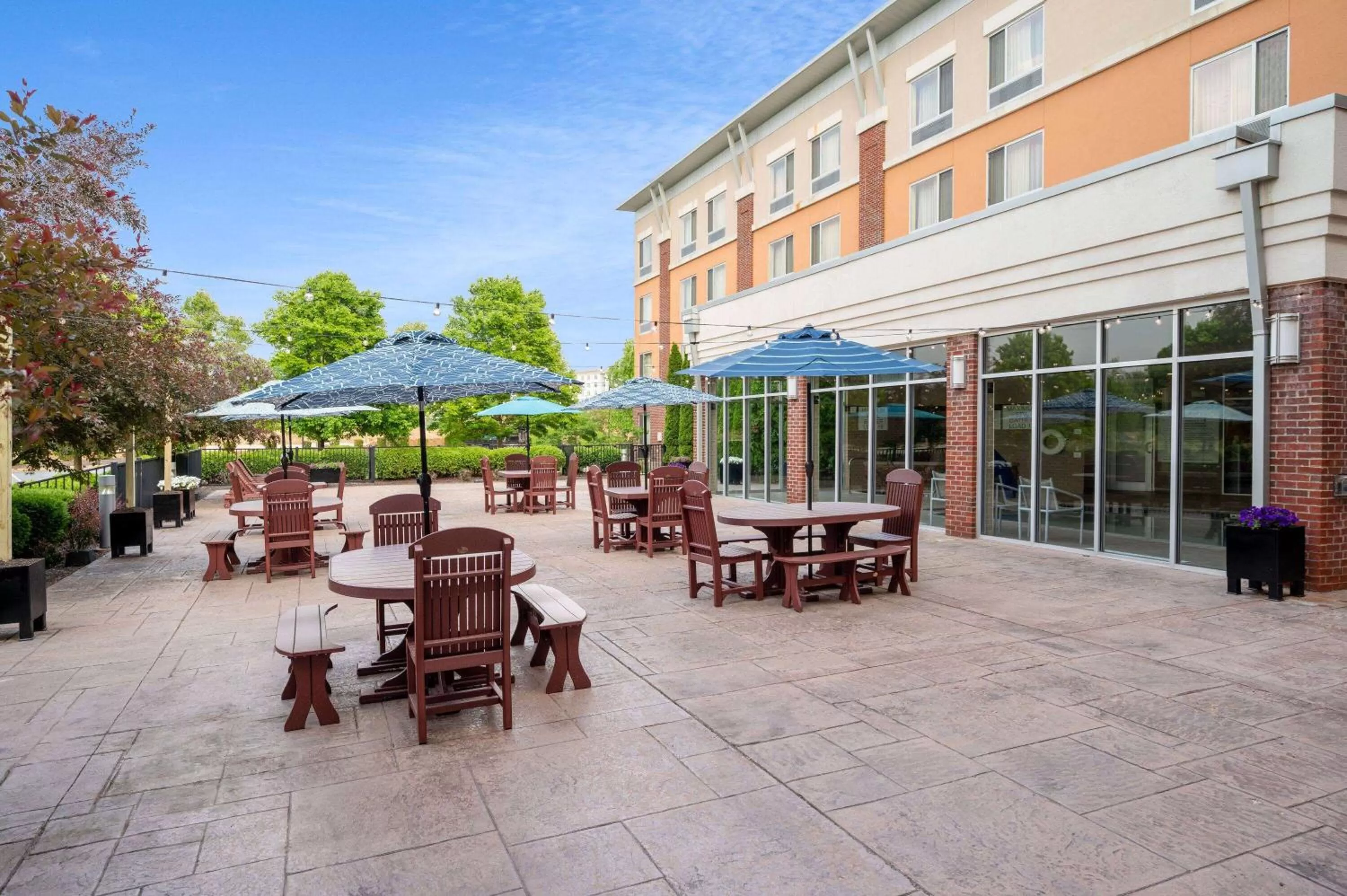 Inner courtyard view in Wyndham Noblesville
