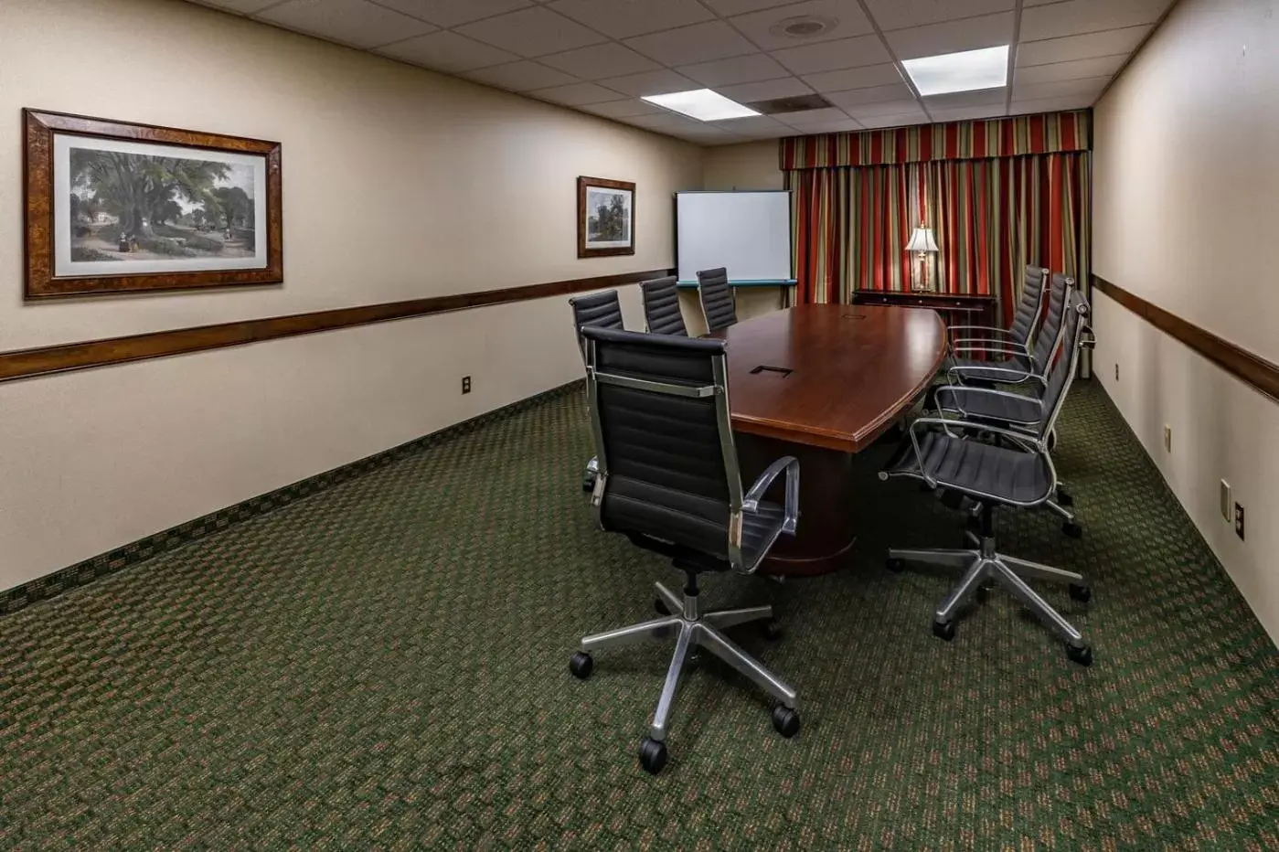 Meeting/conference room in The English Inn of Charlottesville