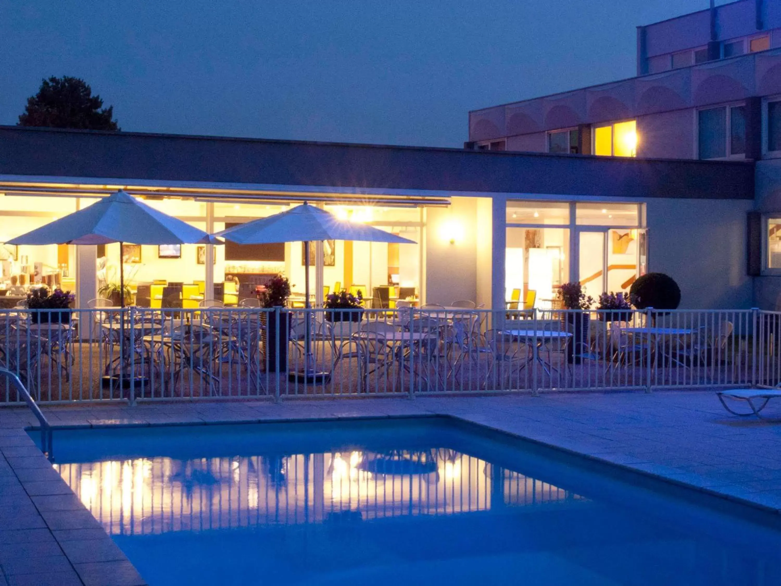 Property building, Swimming Pool in Novotel Mulhouse Bâle Fribourg