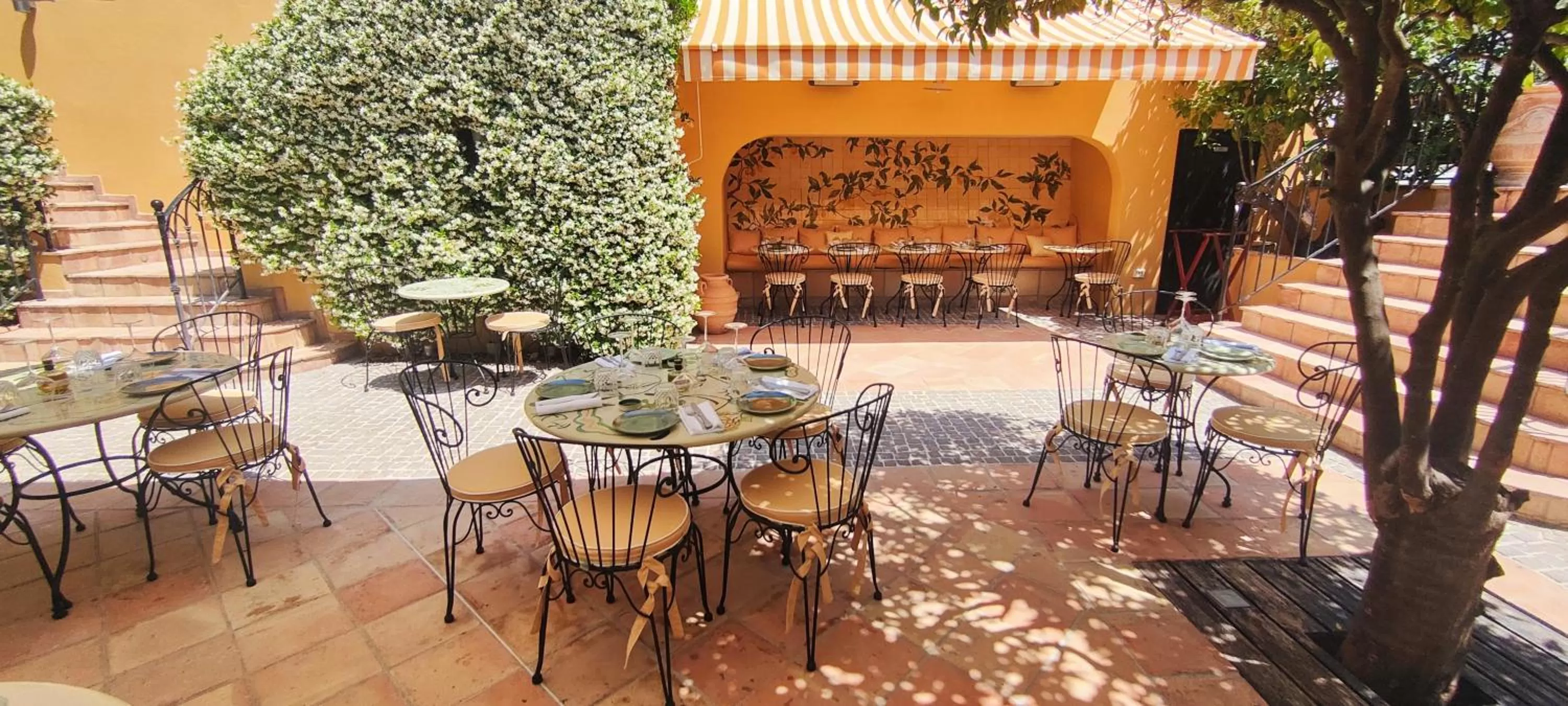 Restaurant/places to eat in Hôtel La Pérouse Nice Baie des Anges