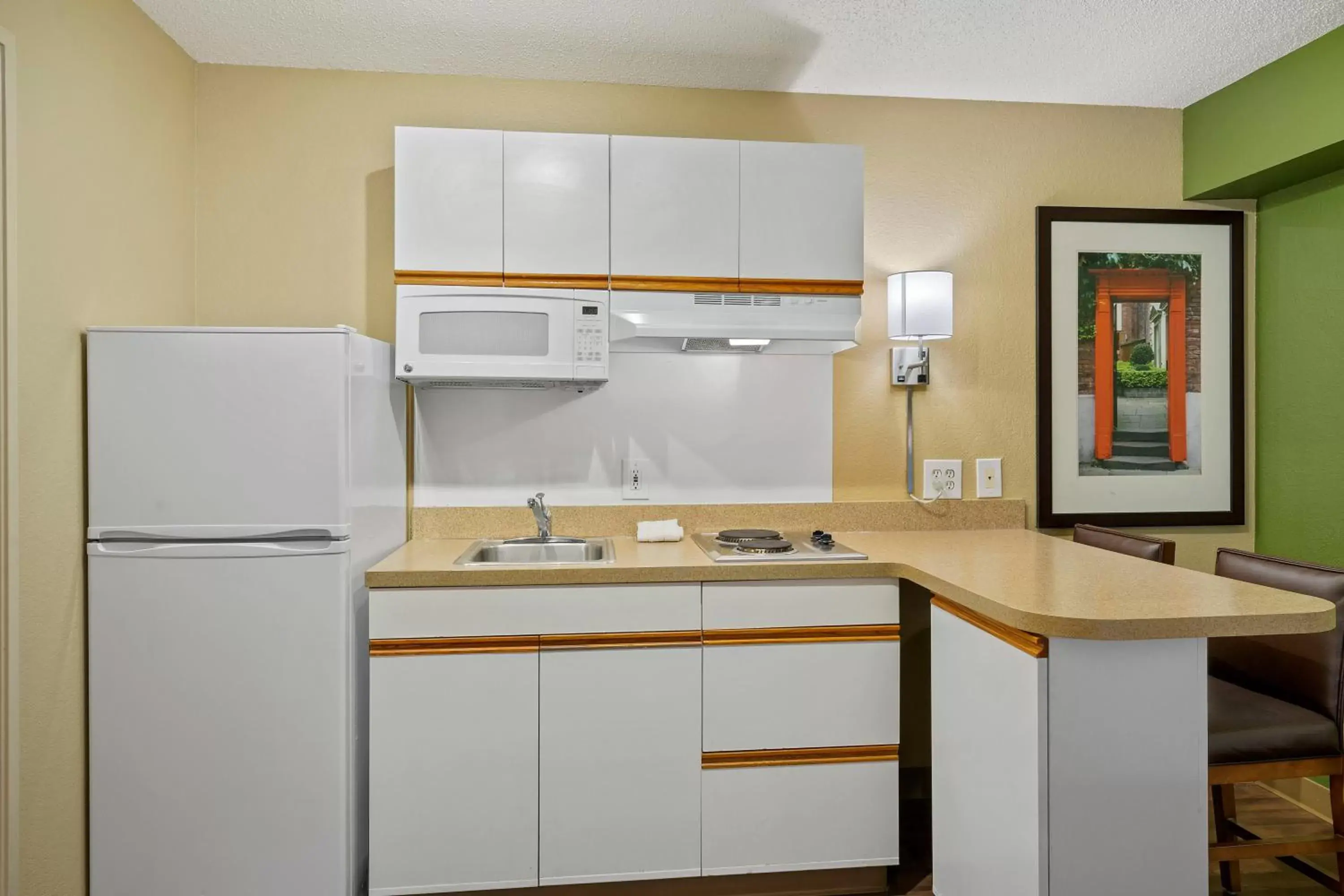 Kitchen or kitchenette, Kitchen/Kitchenette in Extended Stay America Suites - Washington, DC - Falls Church - Merrifield