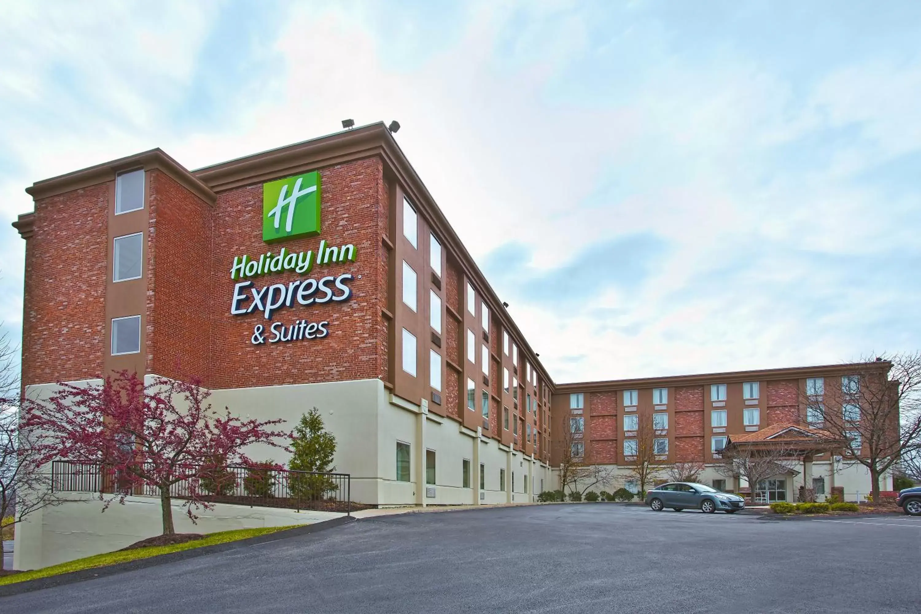 Property Building in Holiday Inn Express and Suites Pittsburgh West Mifflin, an IHG Hotel