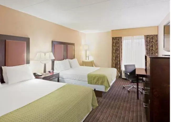 Photo of the whole room, Bed in Holiday Inn Express Hotel & Suites Charleston-Southridge, an IHG Hotel