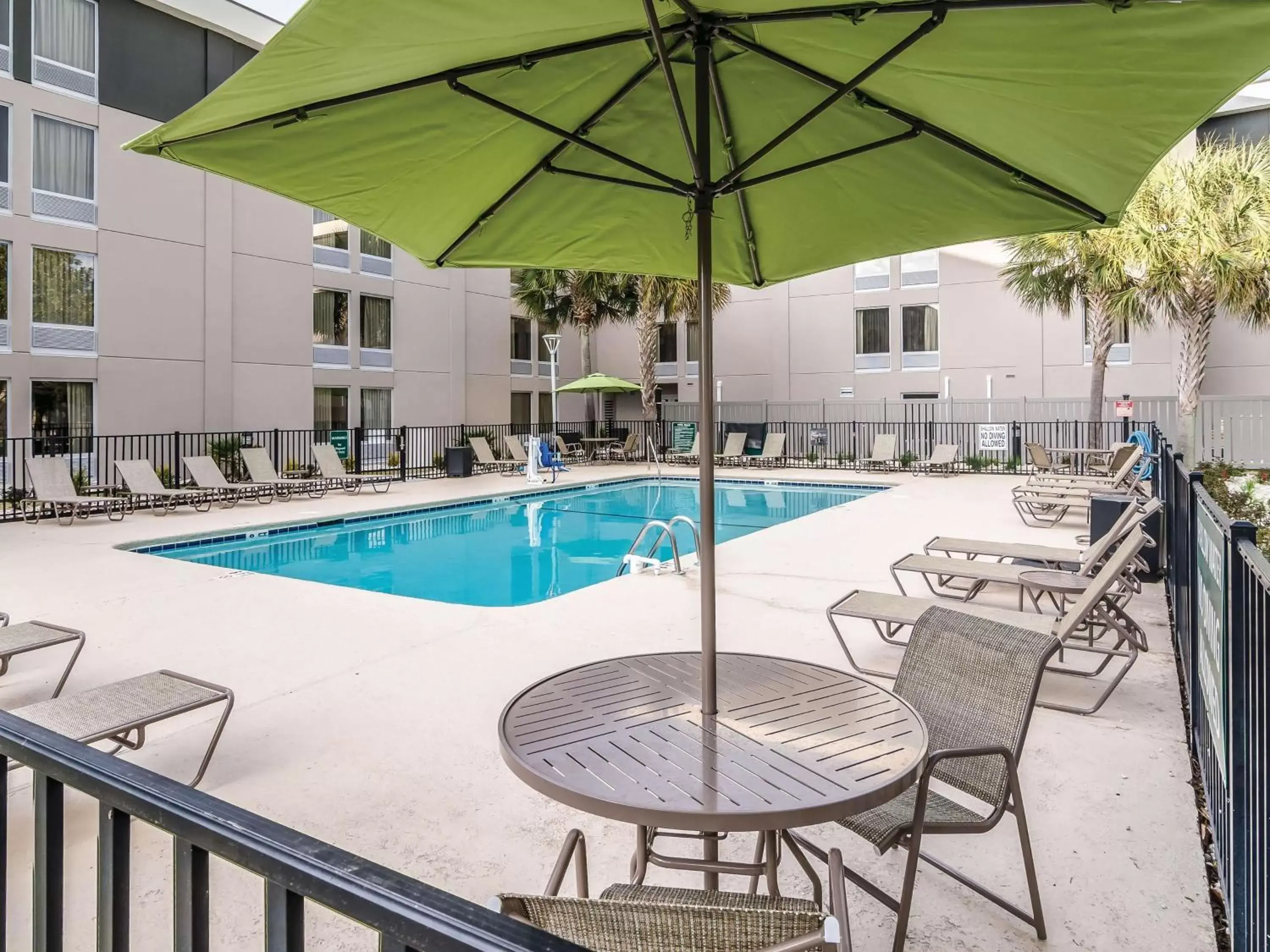 Pool view, Swimming Pool in La Quinta by Wyndham Myrtle Beach - N. Kings Hwy