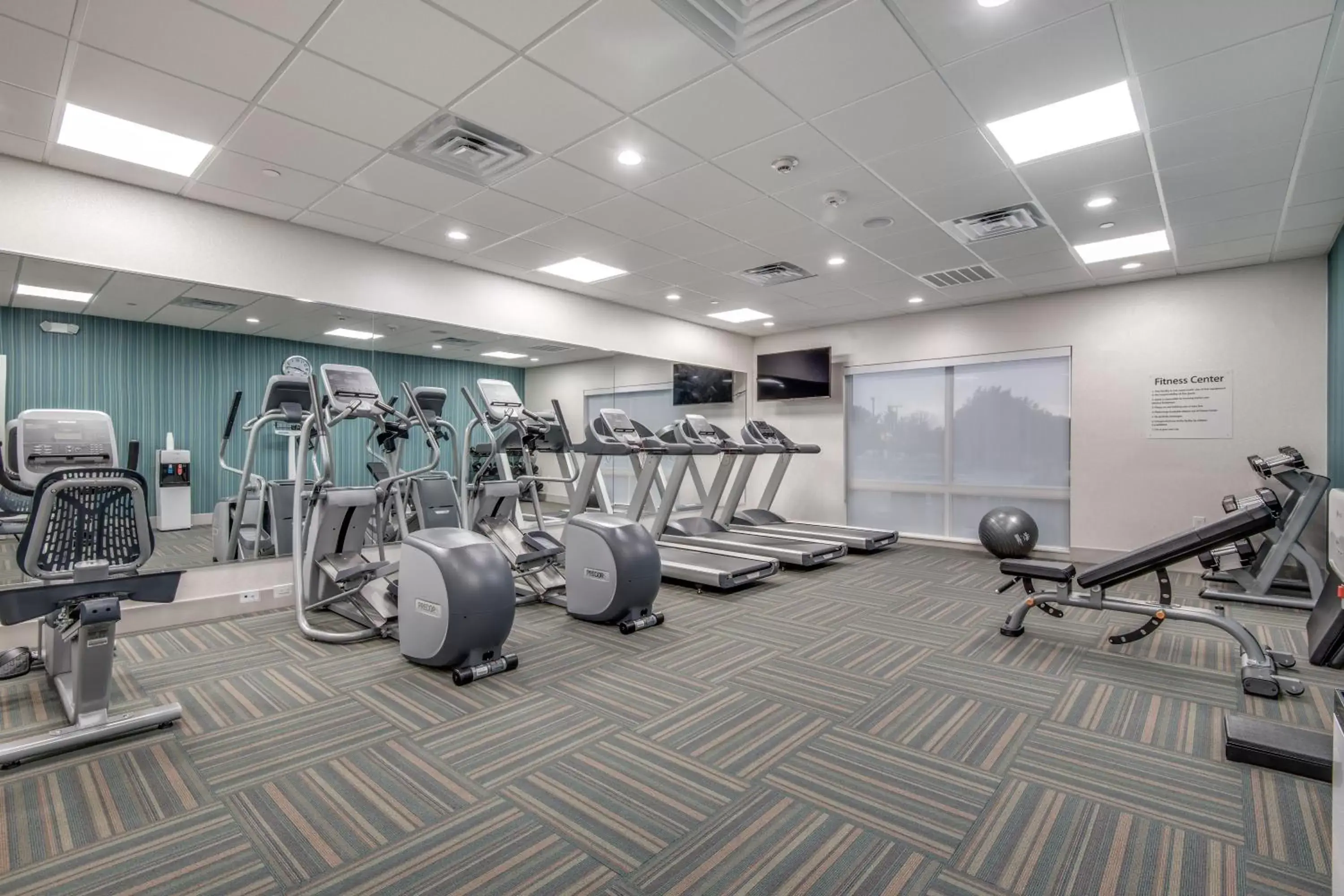 Fitness centre/facilities, Fitness Center/Facilities in Holiday Inn Express & Suites Dallas North - Addison, an IHG Hotel