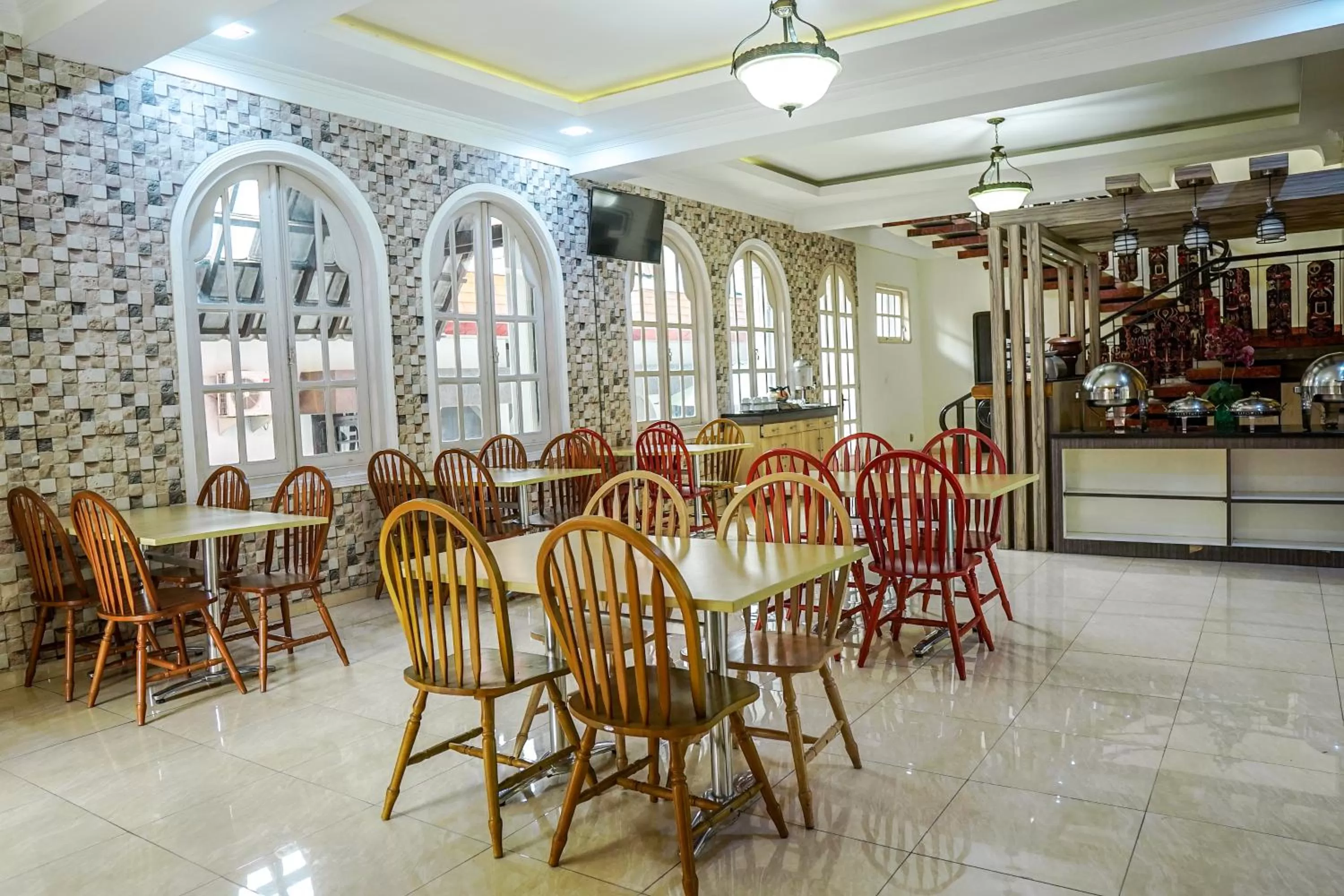 Restaurant/places to eat in Airlangga Hotel