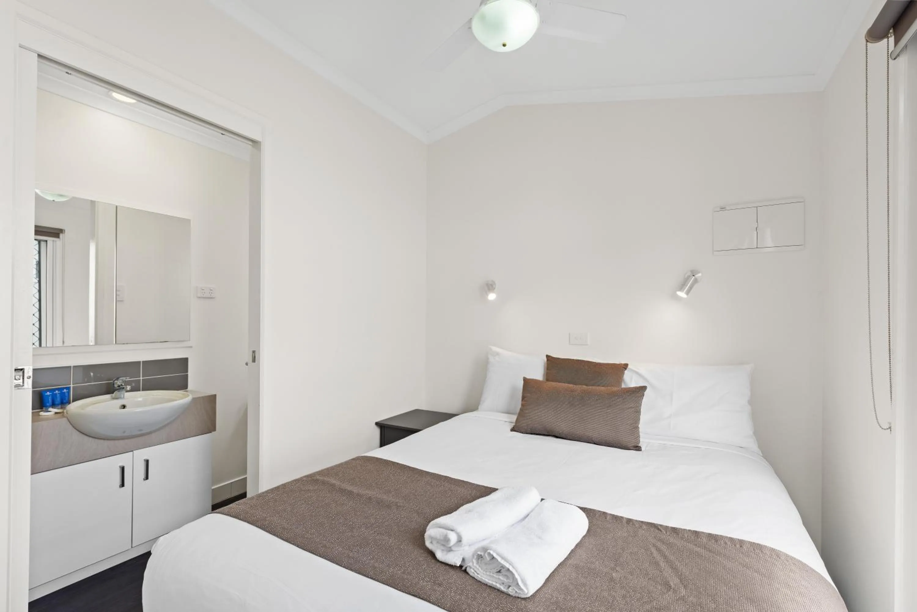 Bedroom, Bed in Discovery Parks - Geelong