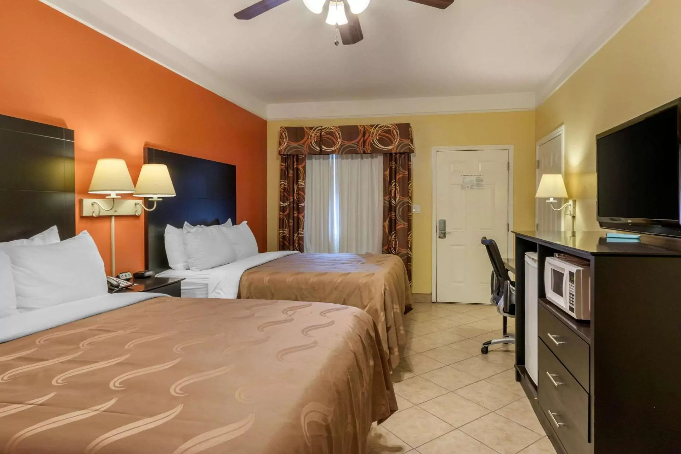 Photo of the whole room, Bed in Quality Inn & Suites at The Outlets Mercedes/Weslaco