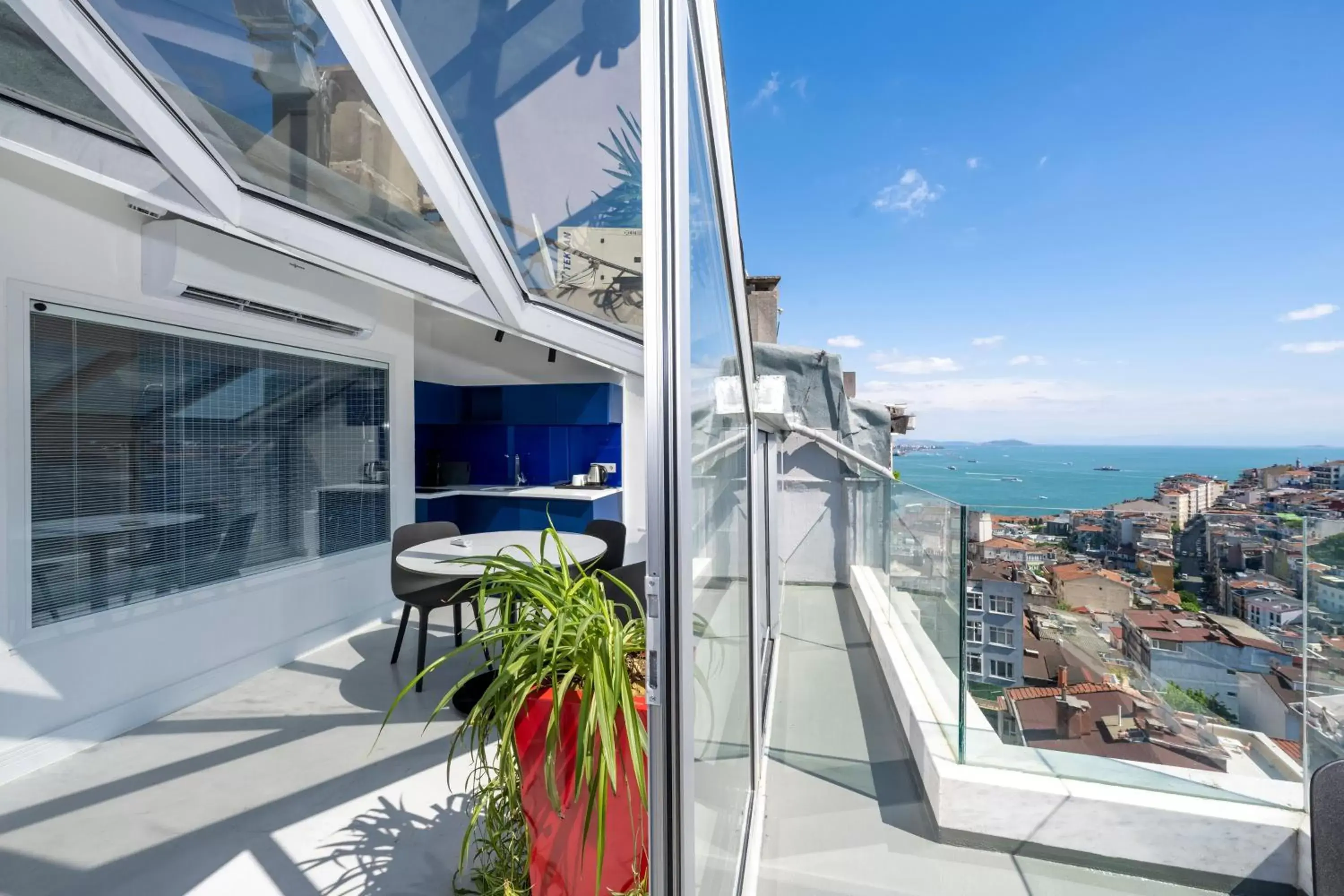View (from property/room), Balcony/Terrace in Juno Hotel Taksim