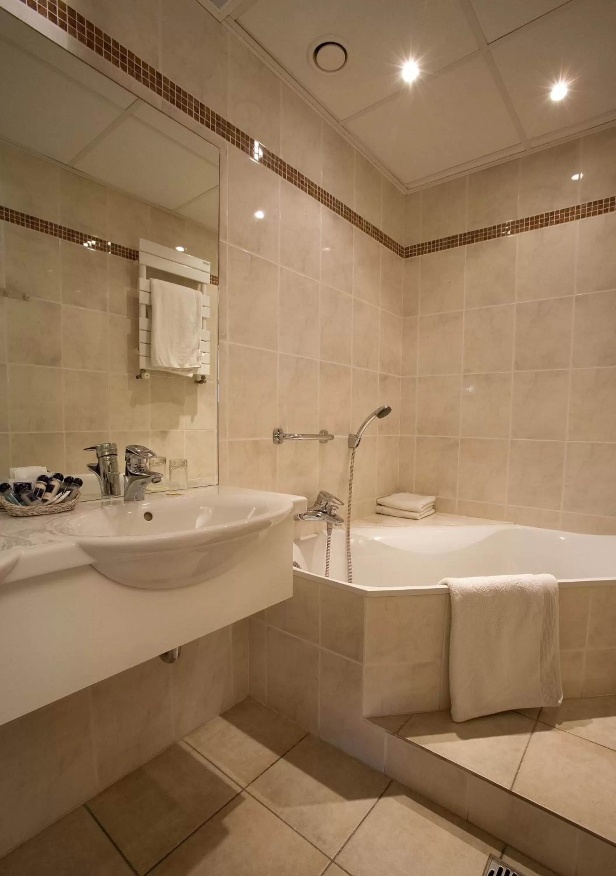 Bathroom in Hotel Pacific