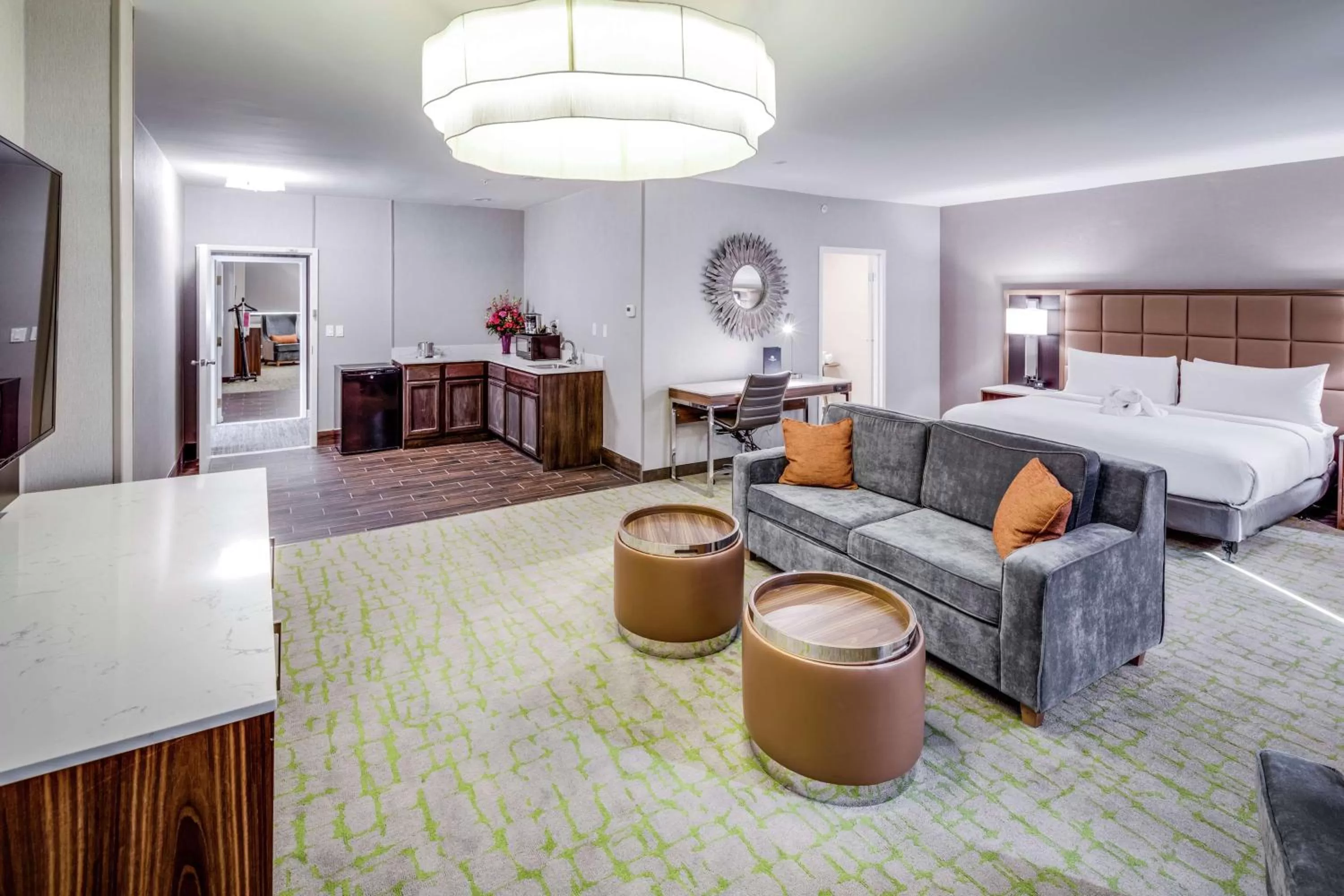 Bedroom, Bed in DoubleTree by Hilton Huntington, WV