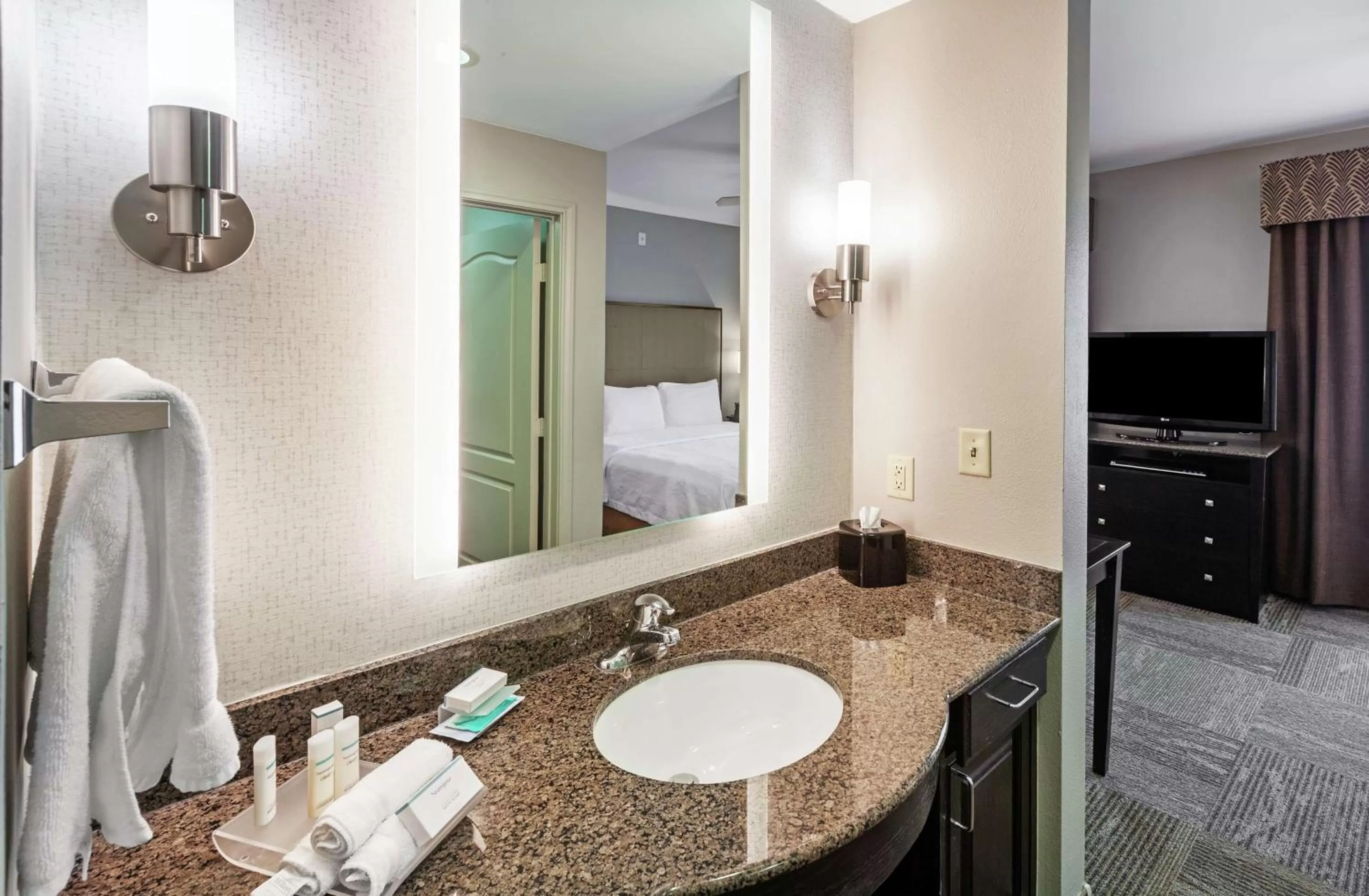 Bathroom, Bed in Homewood Suites by Hilton Waco