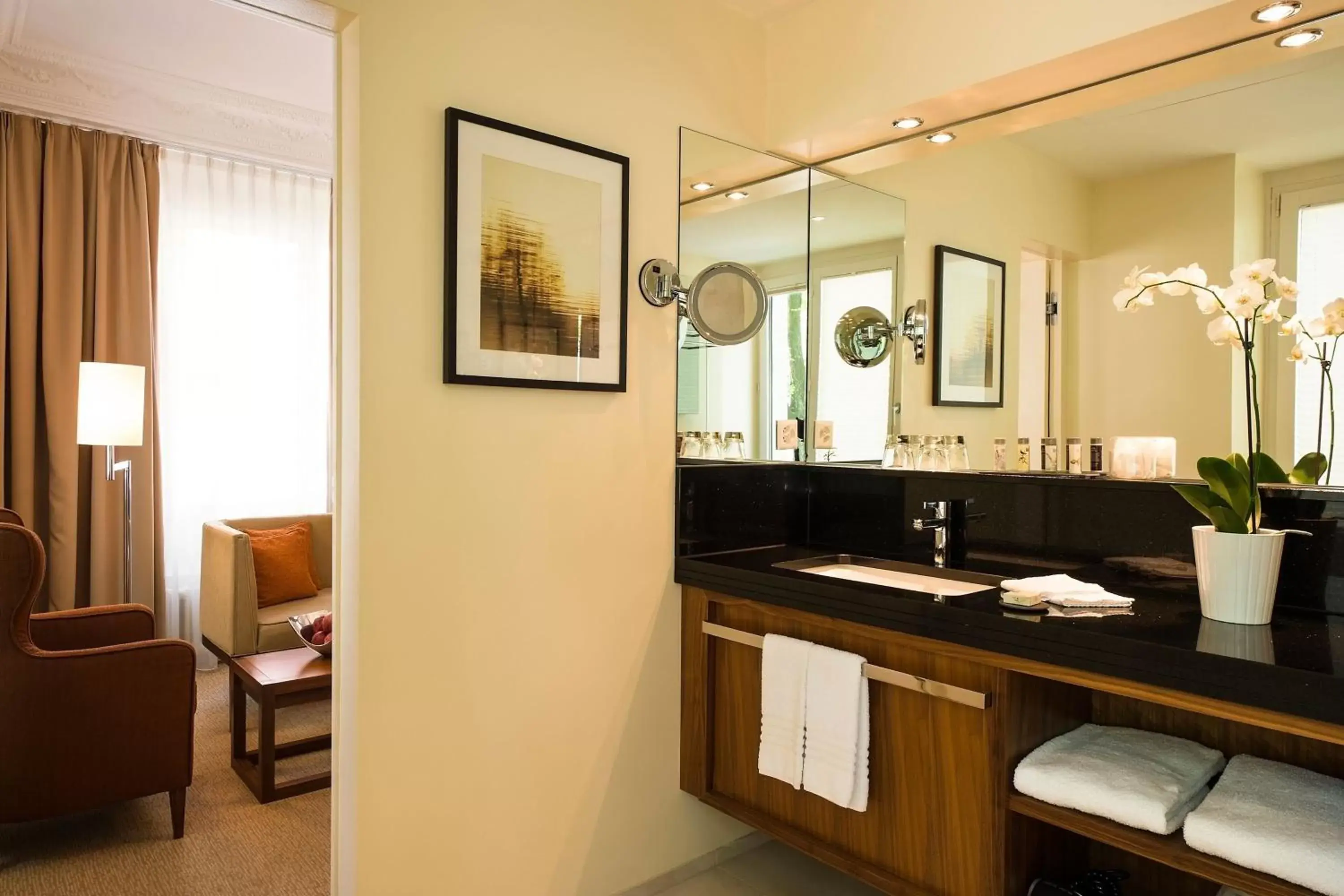 Bathroom in Renaissance Lucerne Hotel