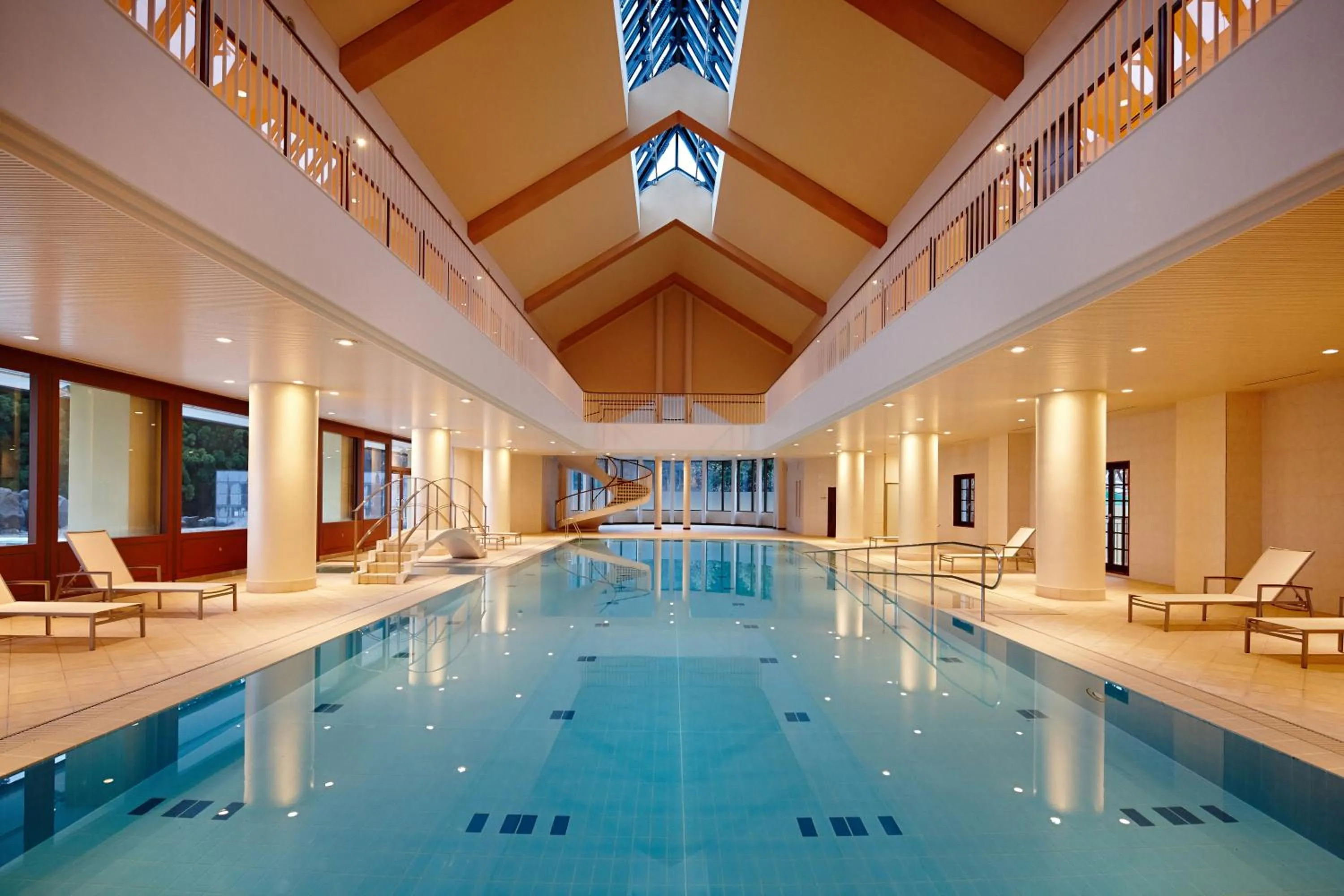 Swimming pool in Lotte Arai Resort