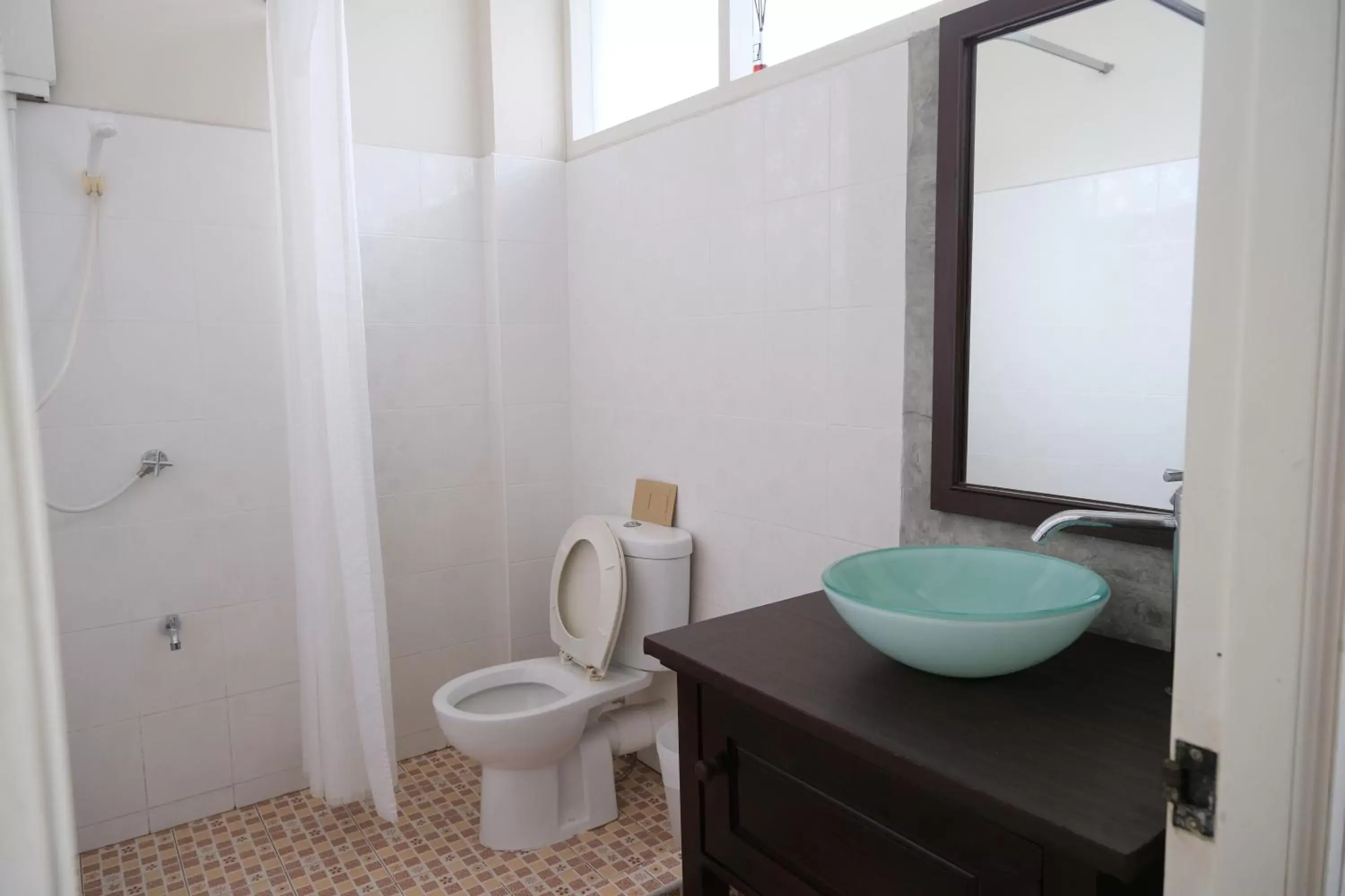 Toilet, Bathroom in Feung Nakorn Balcony Rooms and Cafe
