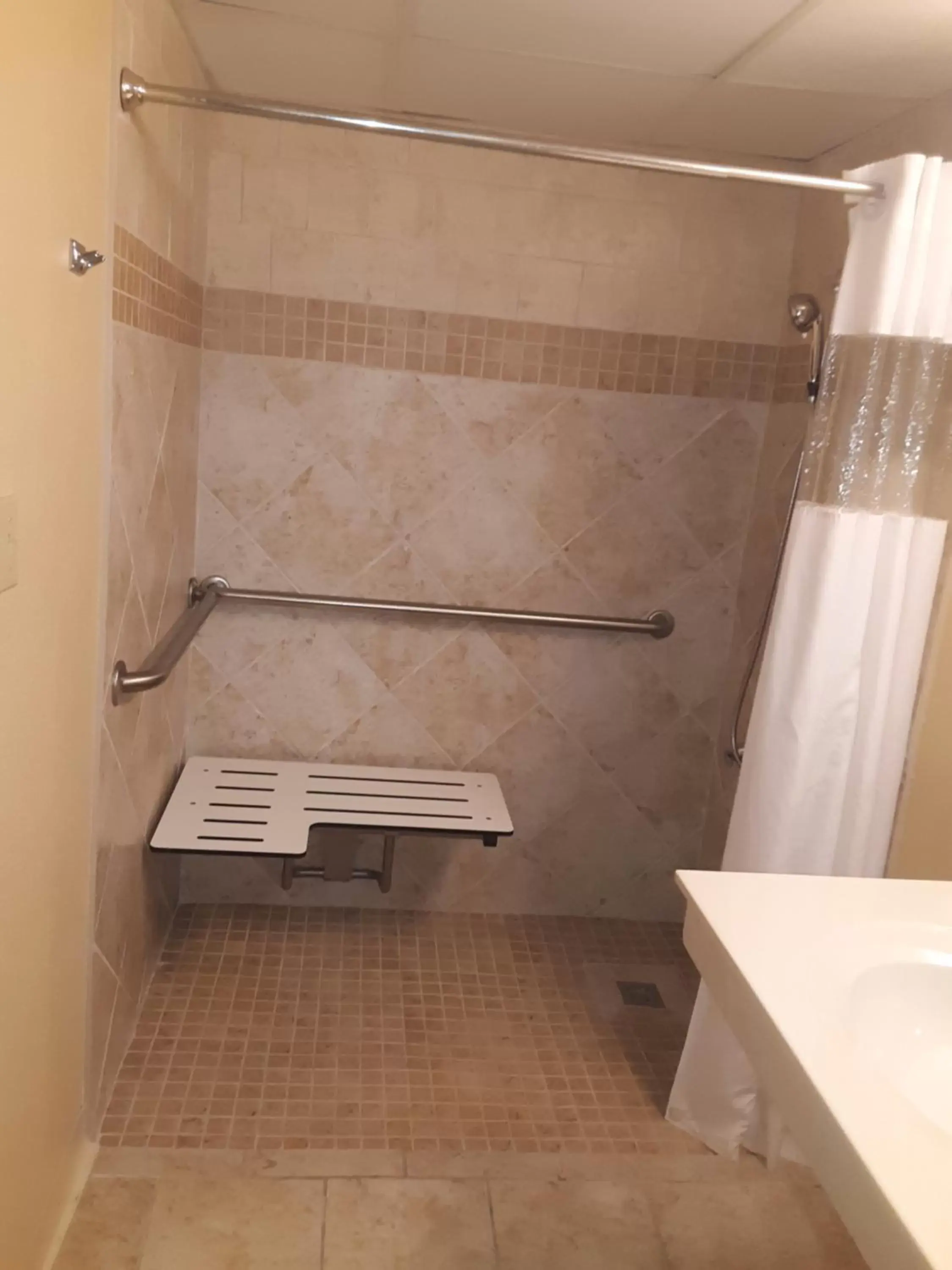 Bathroom in Angel Inn - near IMAX