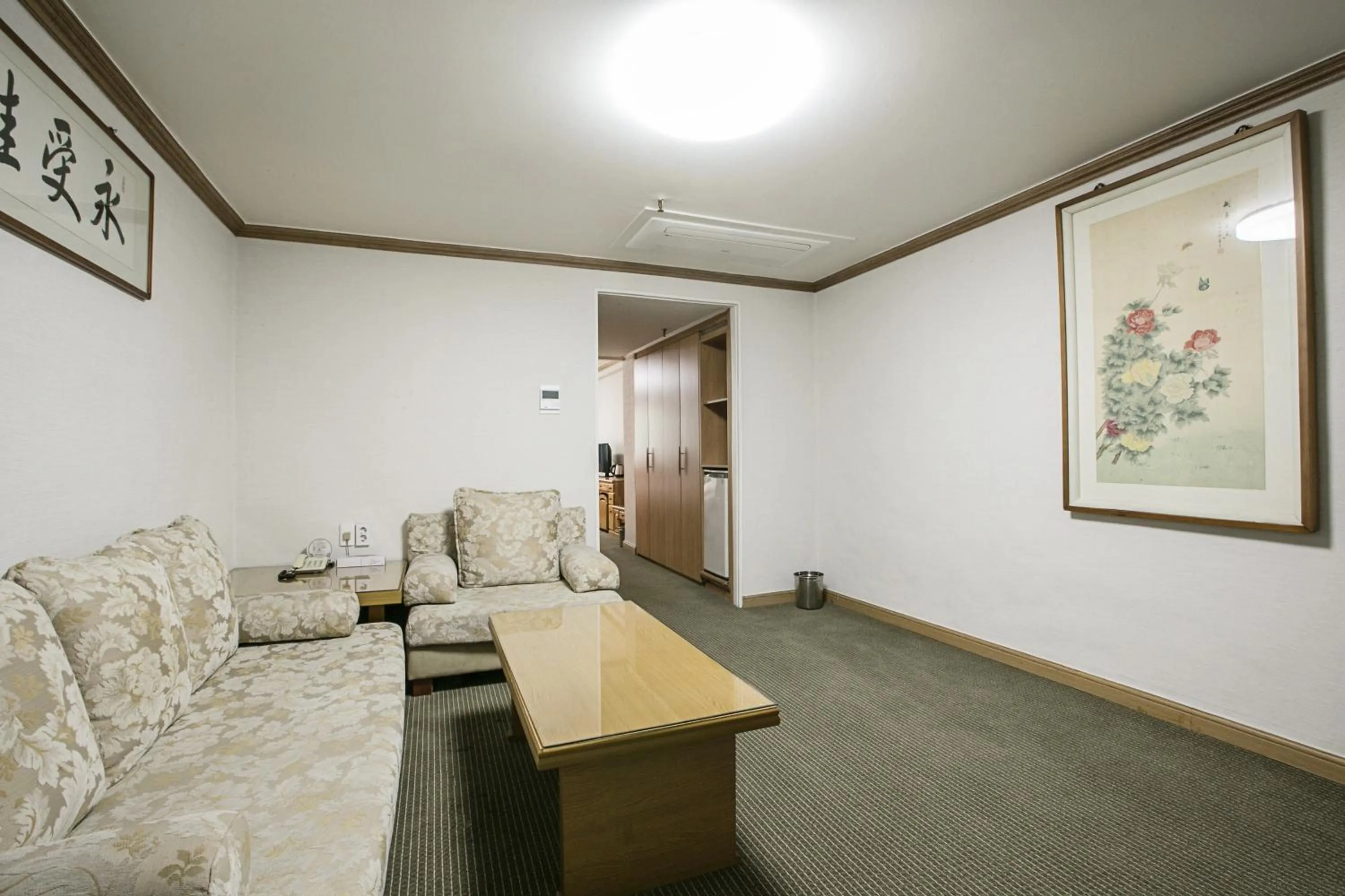 Living room in Busan Tourist Hotel