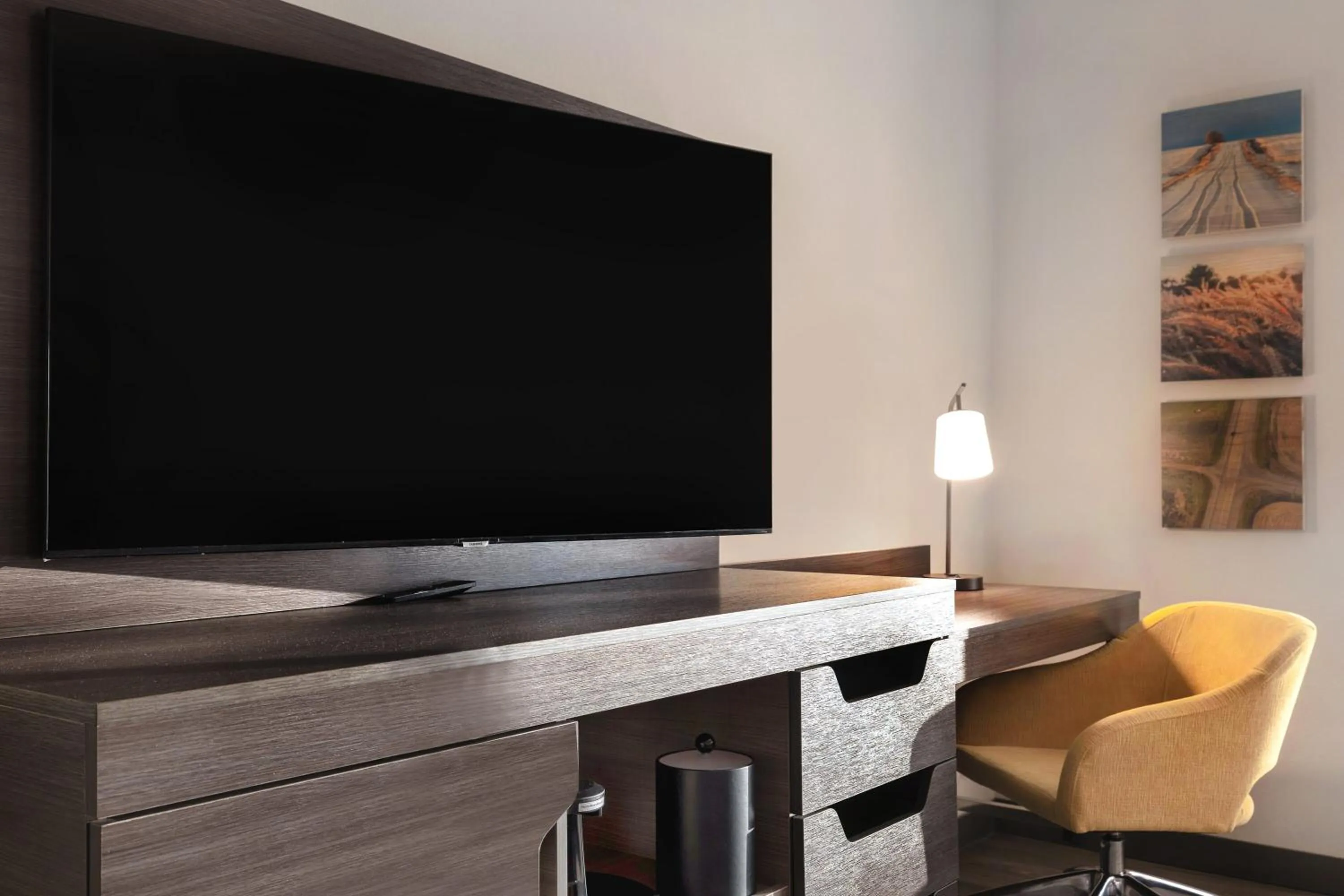 TV and multimedia in Hampton Inn Chicago Orland Park