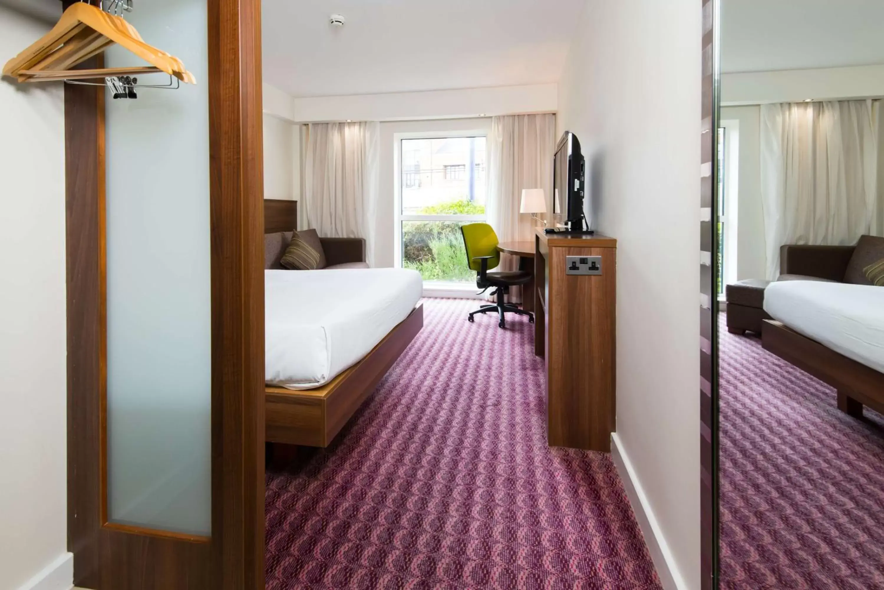 Living room, Bed in Hampton by Hilton Birmingham Jewellery Quarter