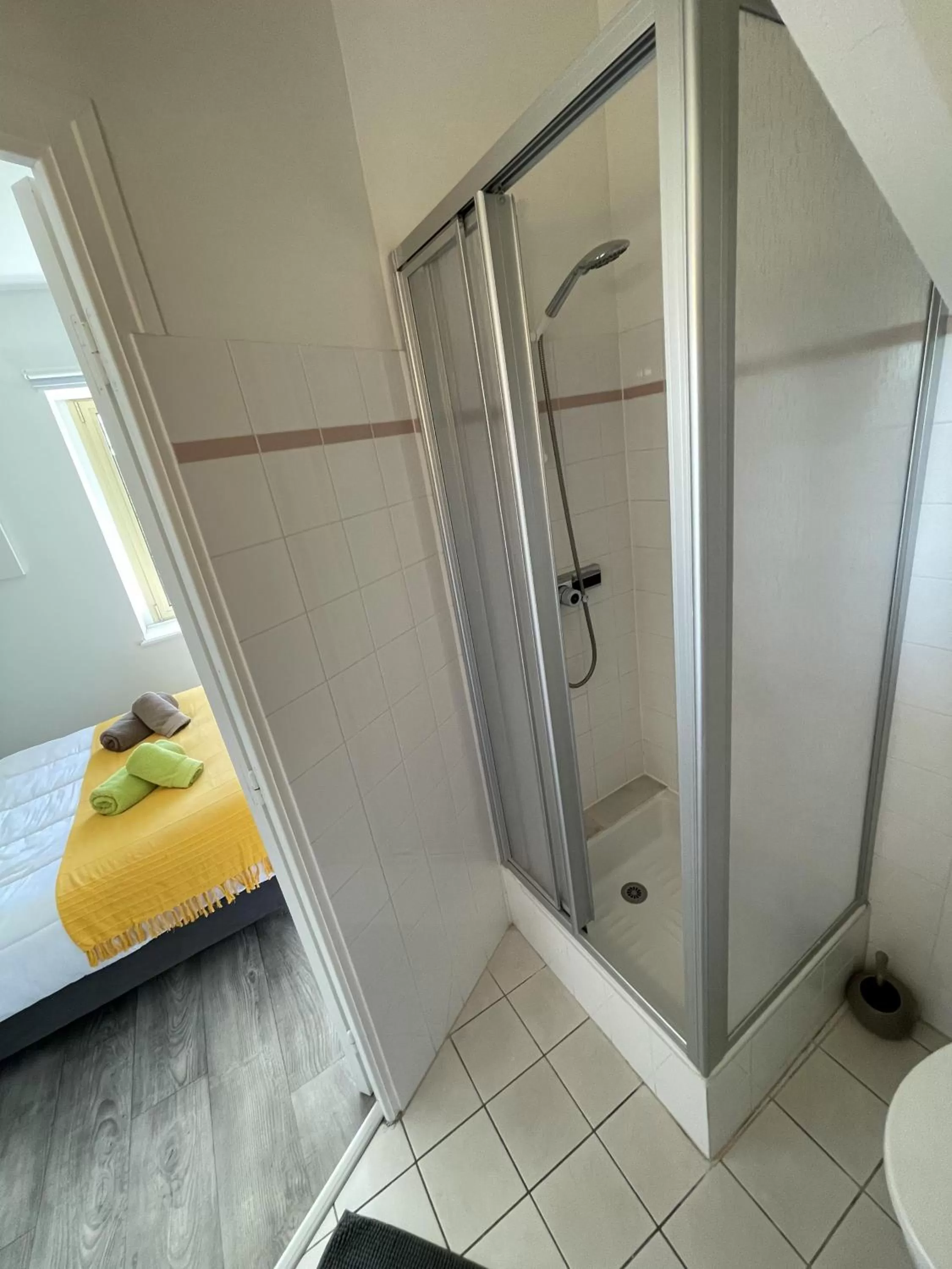 Bathroom in TREAS GLAZ