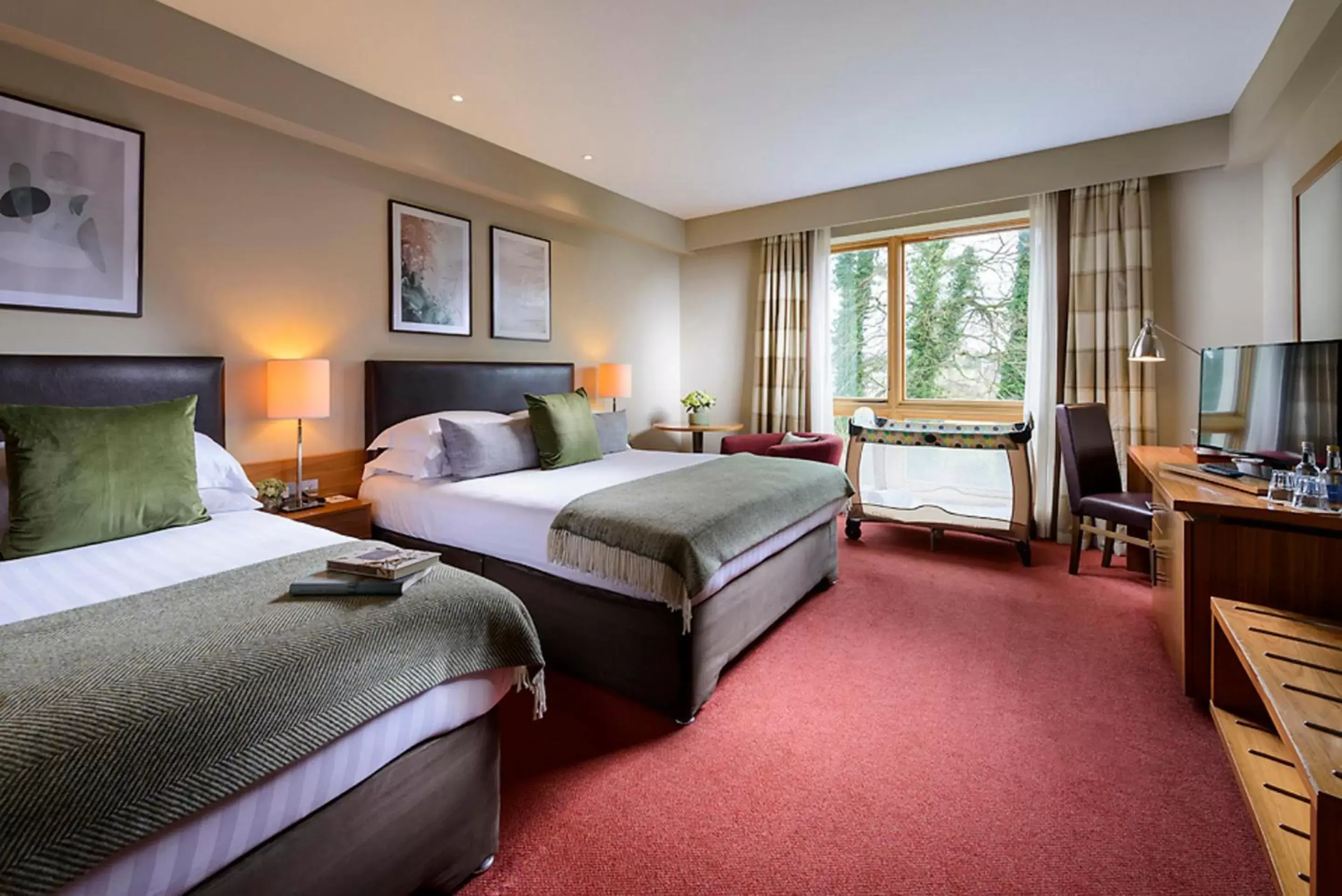 Bedroom, Bed in Manor West Hotel & Leisure Club