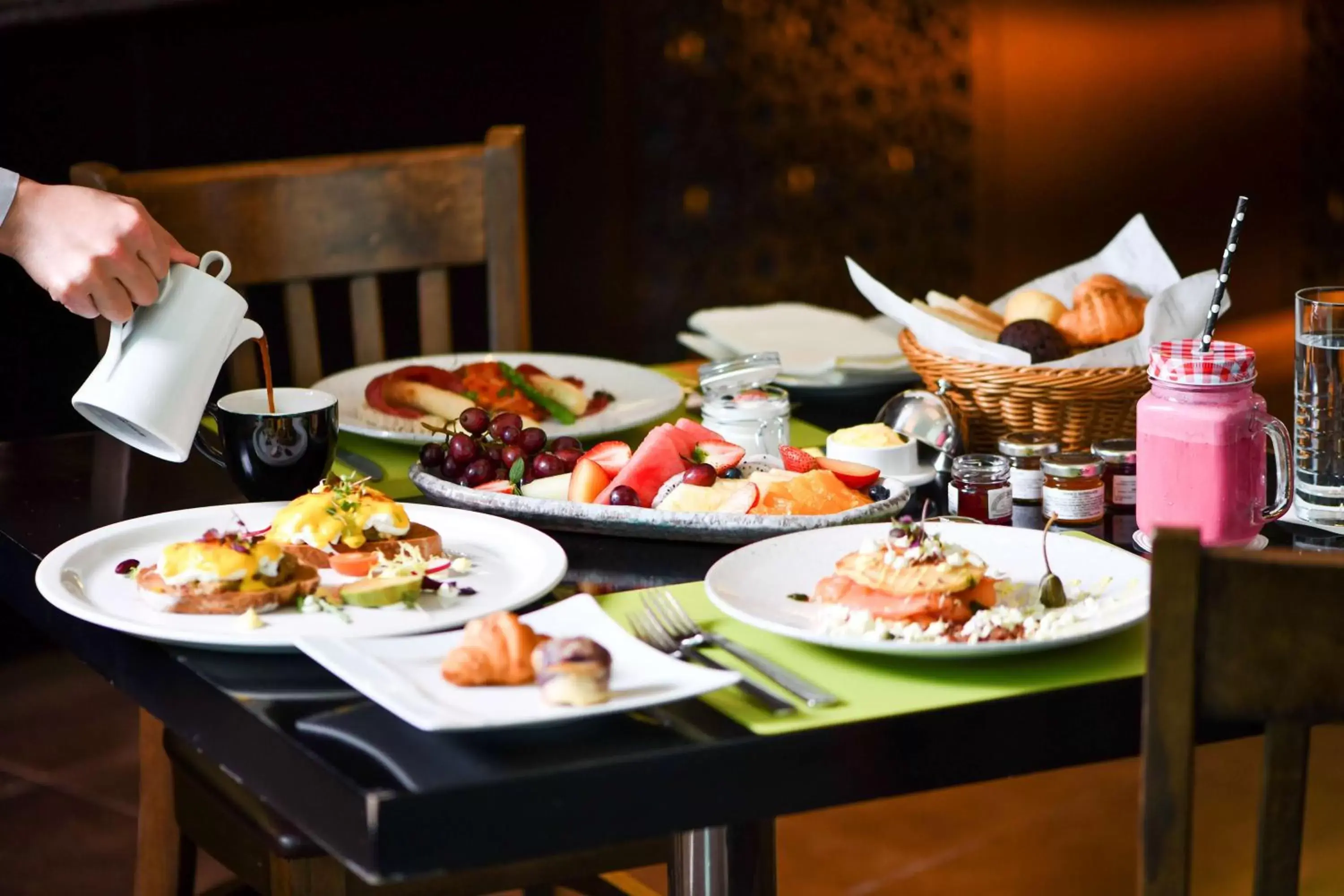 Breakfast, Lunch and Dinner in Kempinski Residences & Suites, Doha