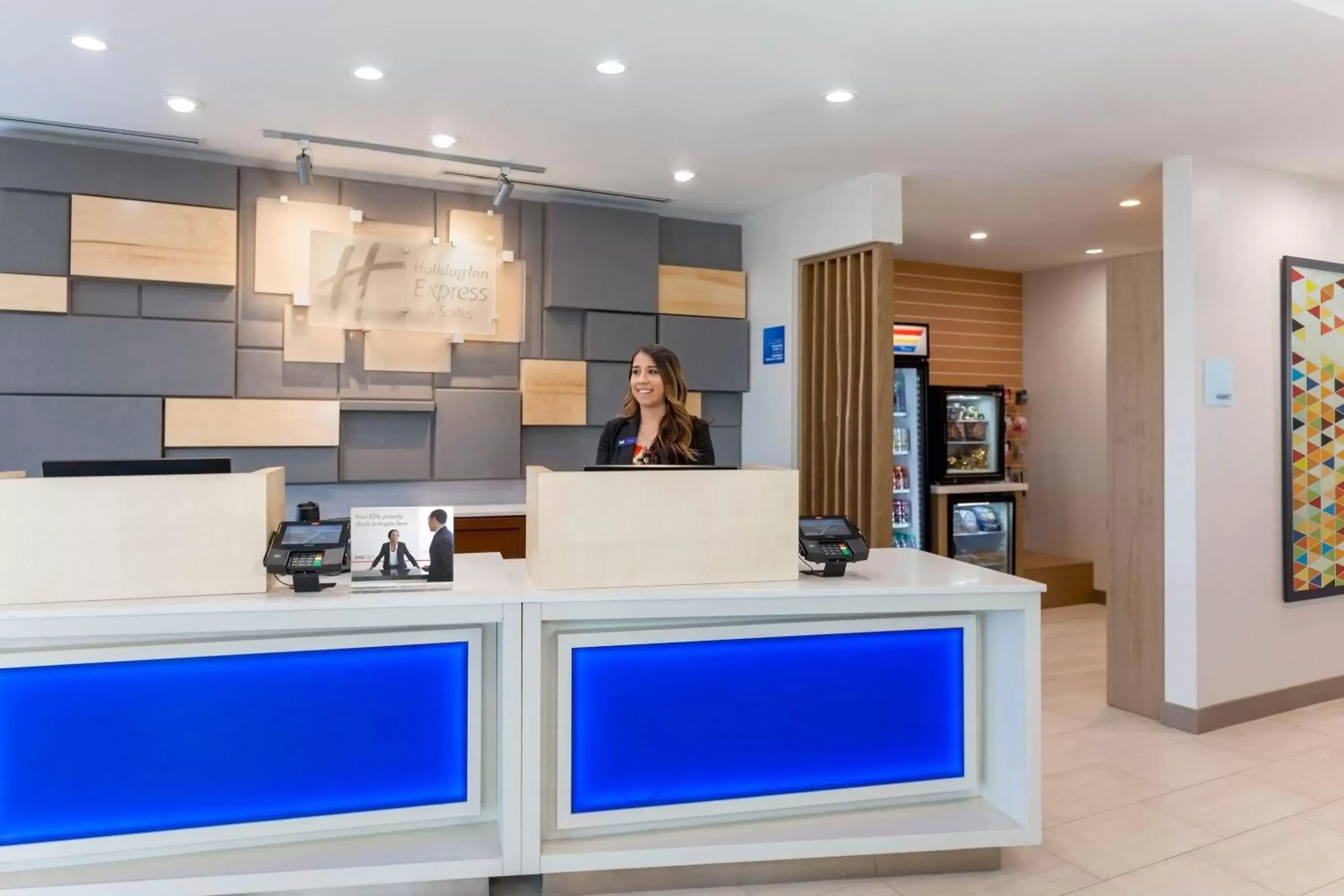Property building in Holiday Inn Express & Suites Chicago O'Hare Airport by IHG Property building in Holiday Inn Express & Suites Chicago O'Hare Airport by IHG
