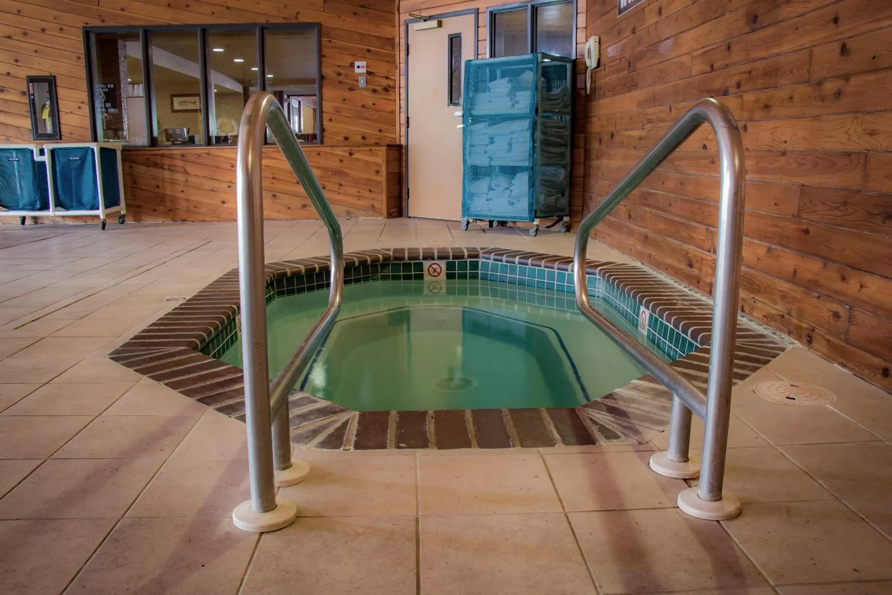 Swimming Pool in Bitterroot River Inn and Conference Center