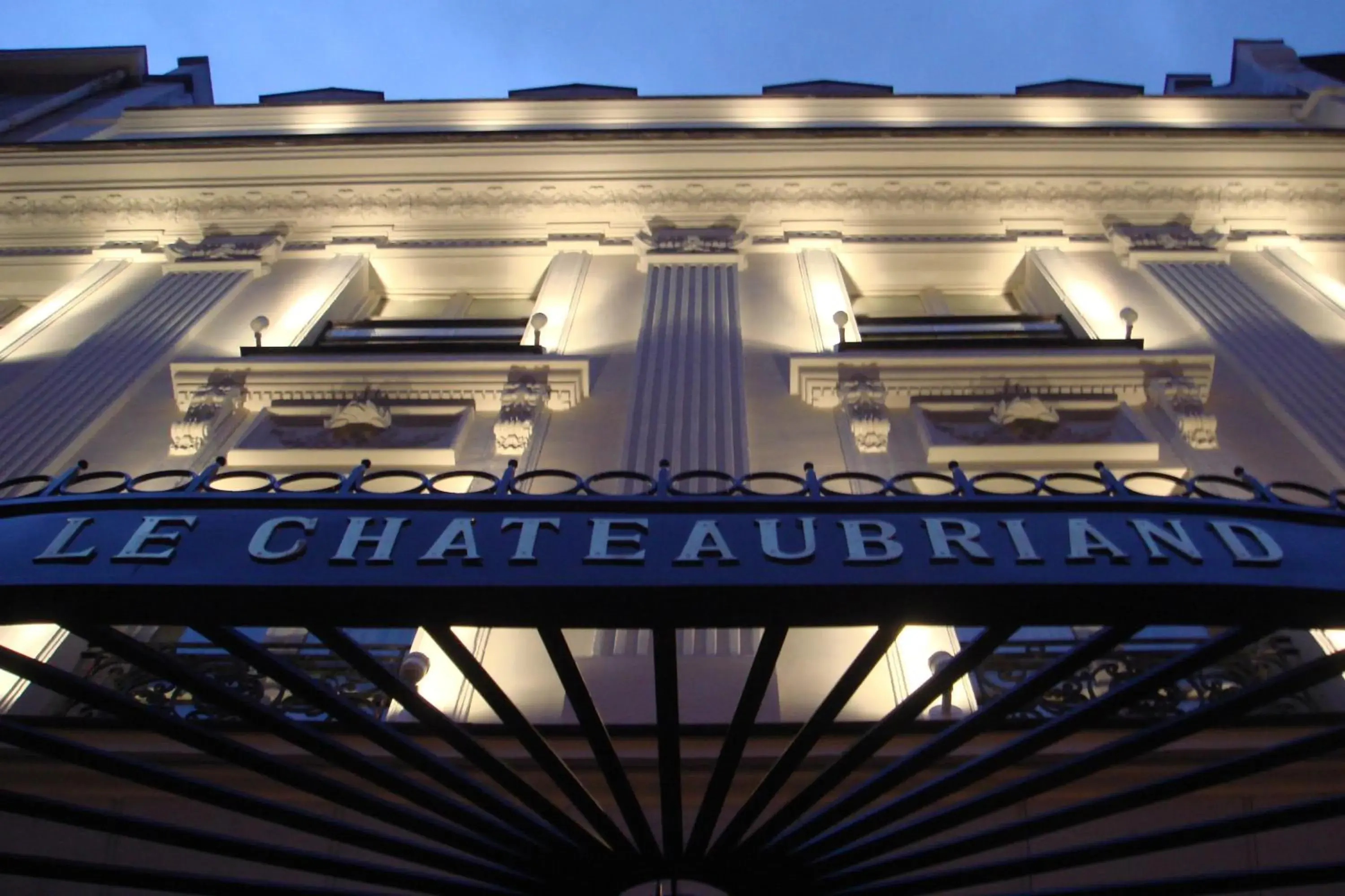 Facade/entrance in Hôtel Chateaubriand Facade/entrance in Hôtel Chateaubriand
