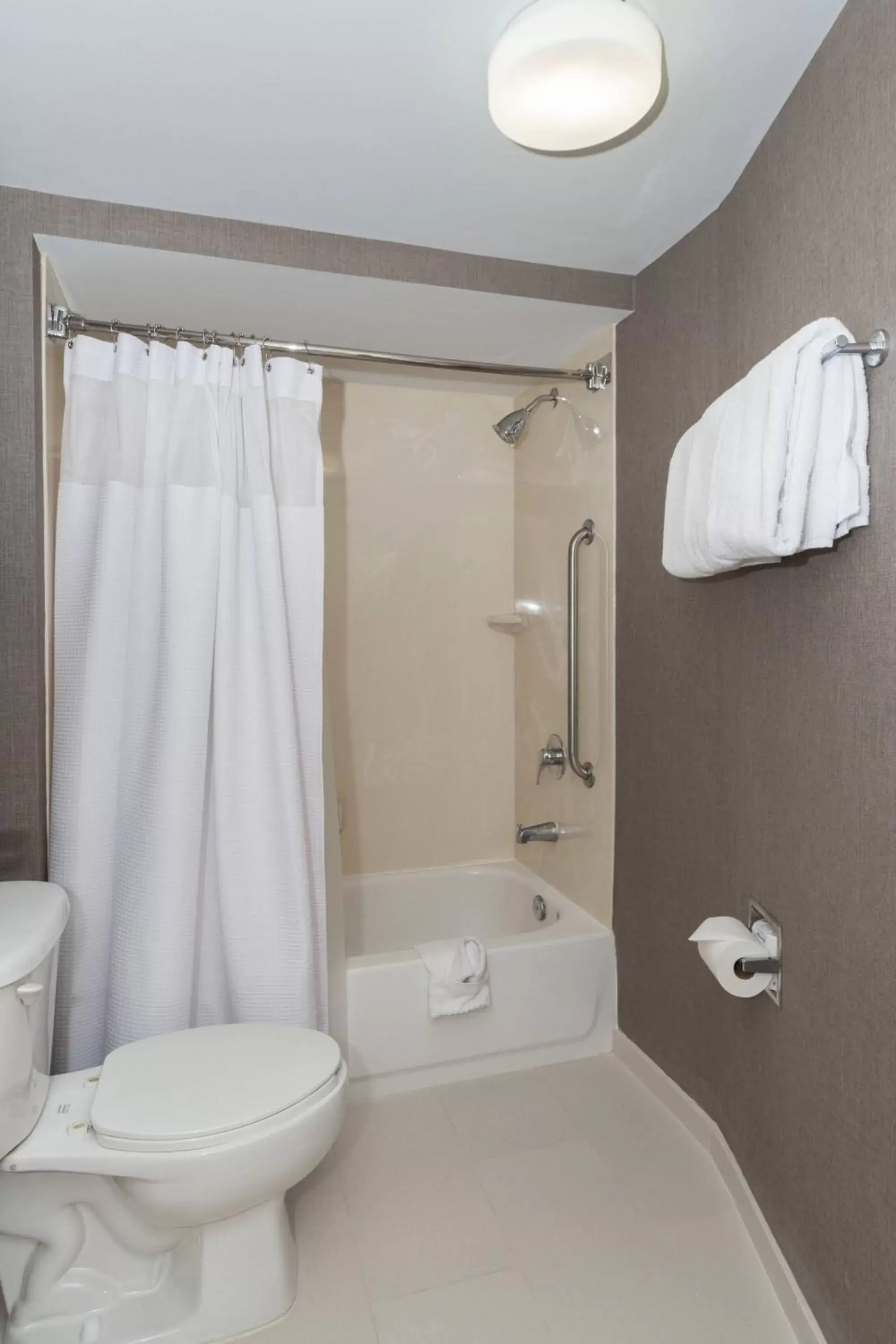 Bathroom in SpringHill Suites by Marriott Charlotte / Concord Mills Speedway