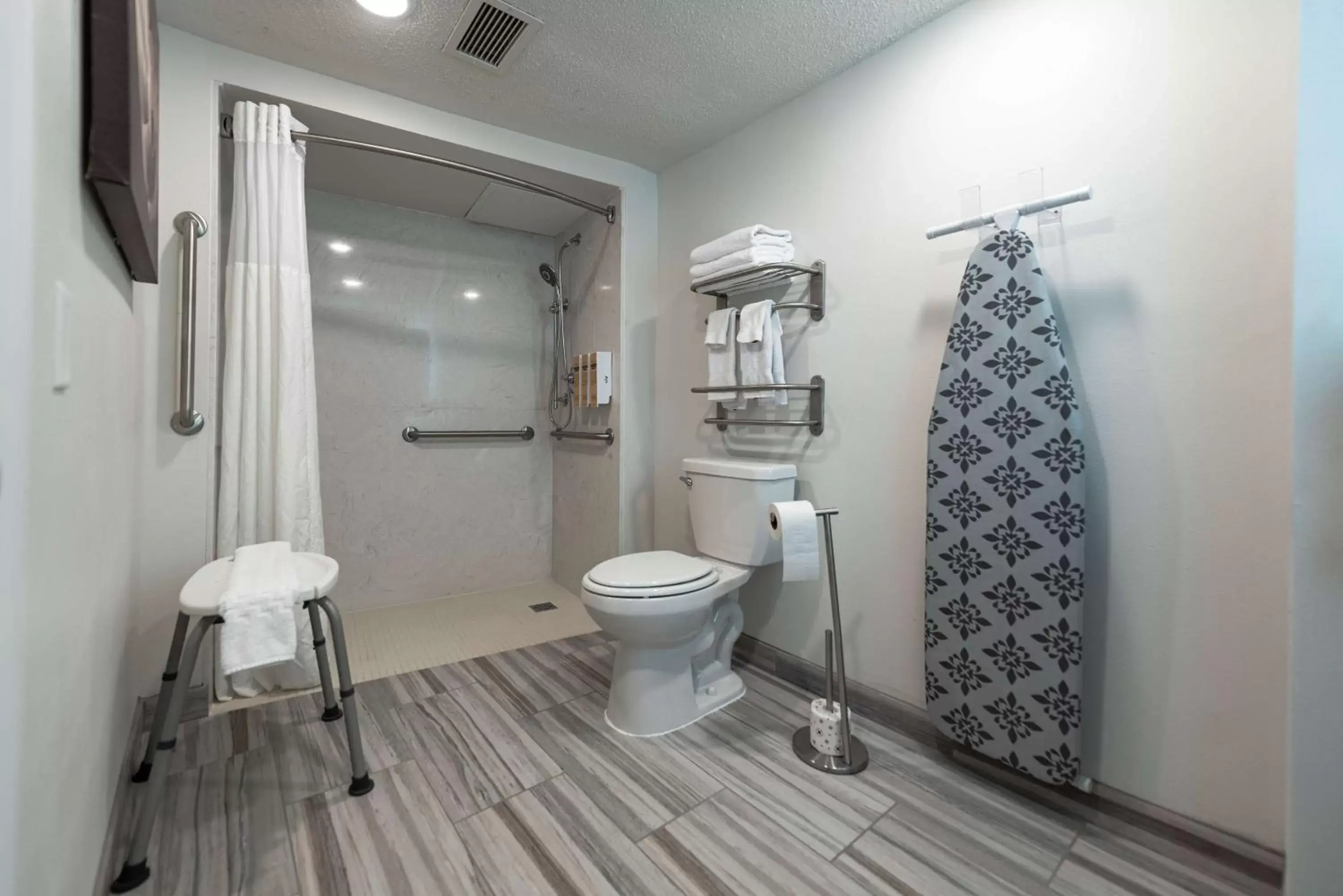 Bedroom, Bathroom in Best Western Plus Wausau Tower Inn